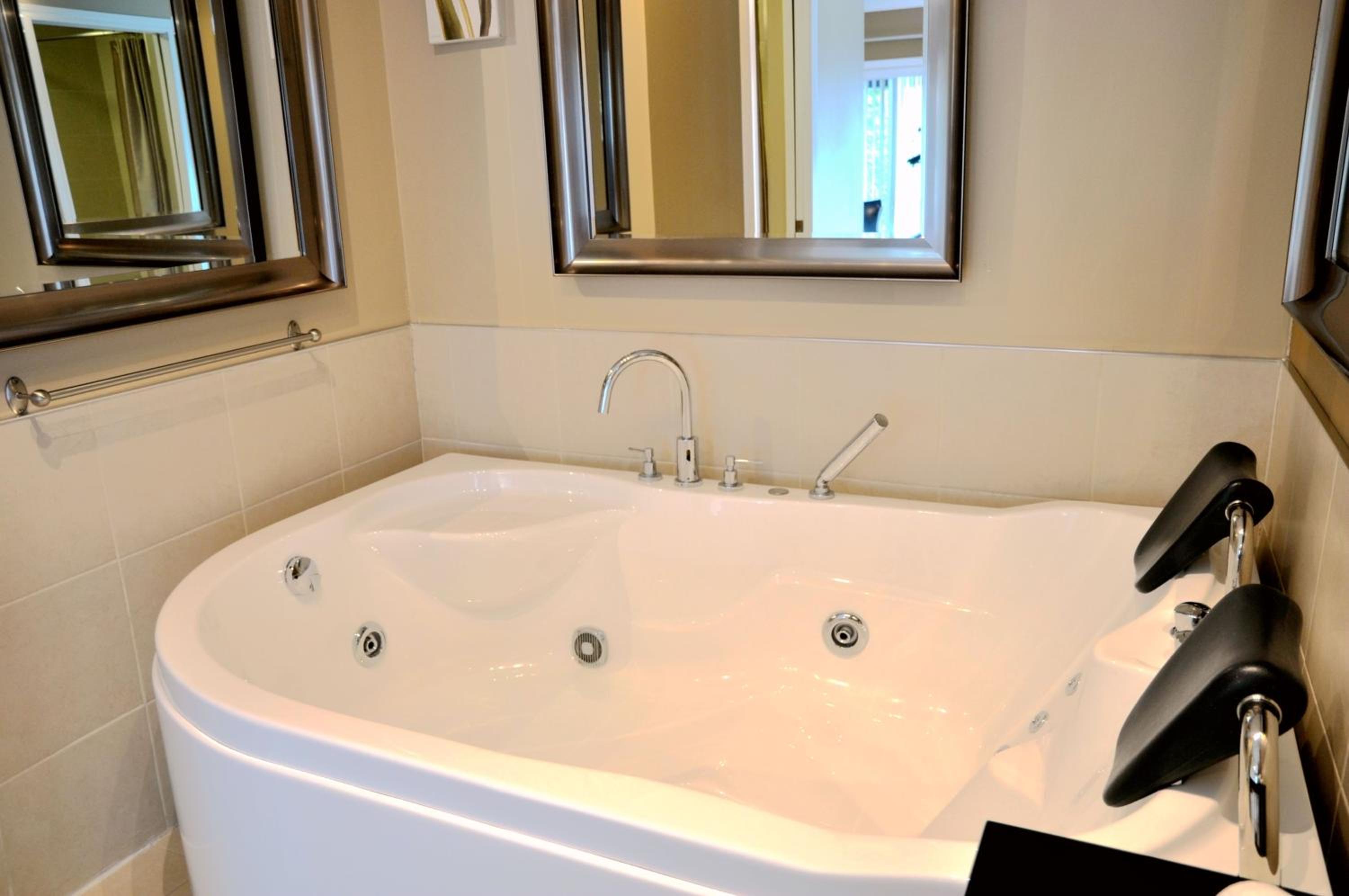 Queen Room with Spa Bath photo 3