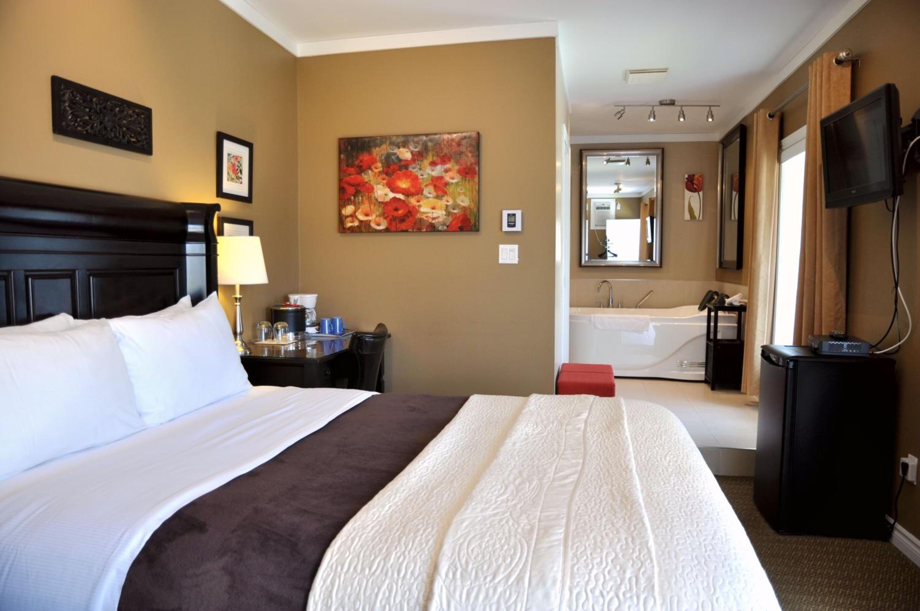 Queen Room with Spa Bath photo 1
