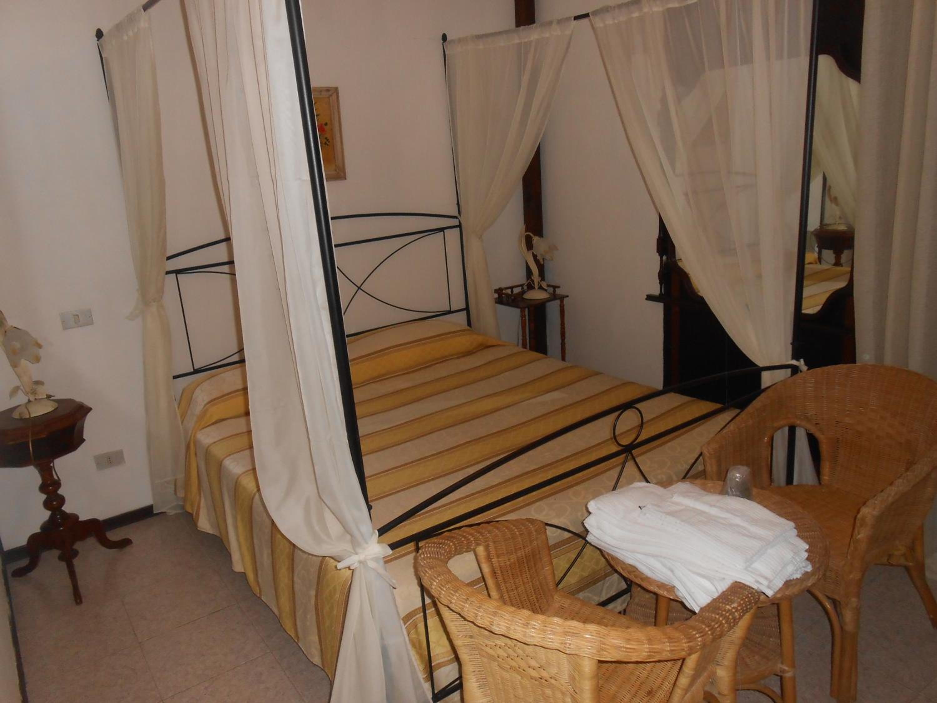 King Room with Balcony photo 1