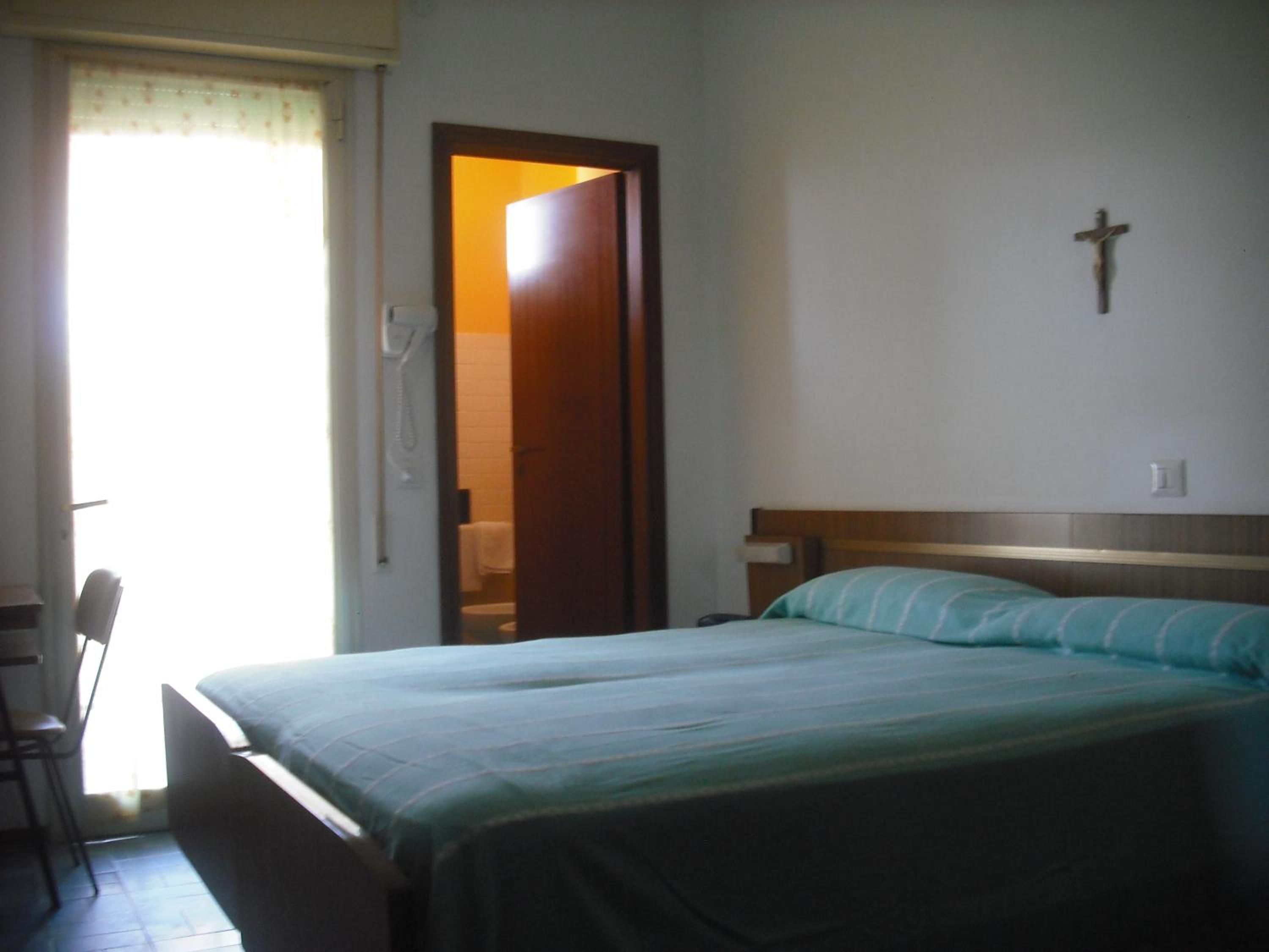 Double Room with Private Bathroom - Photo 1