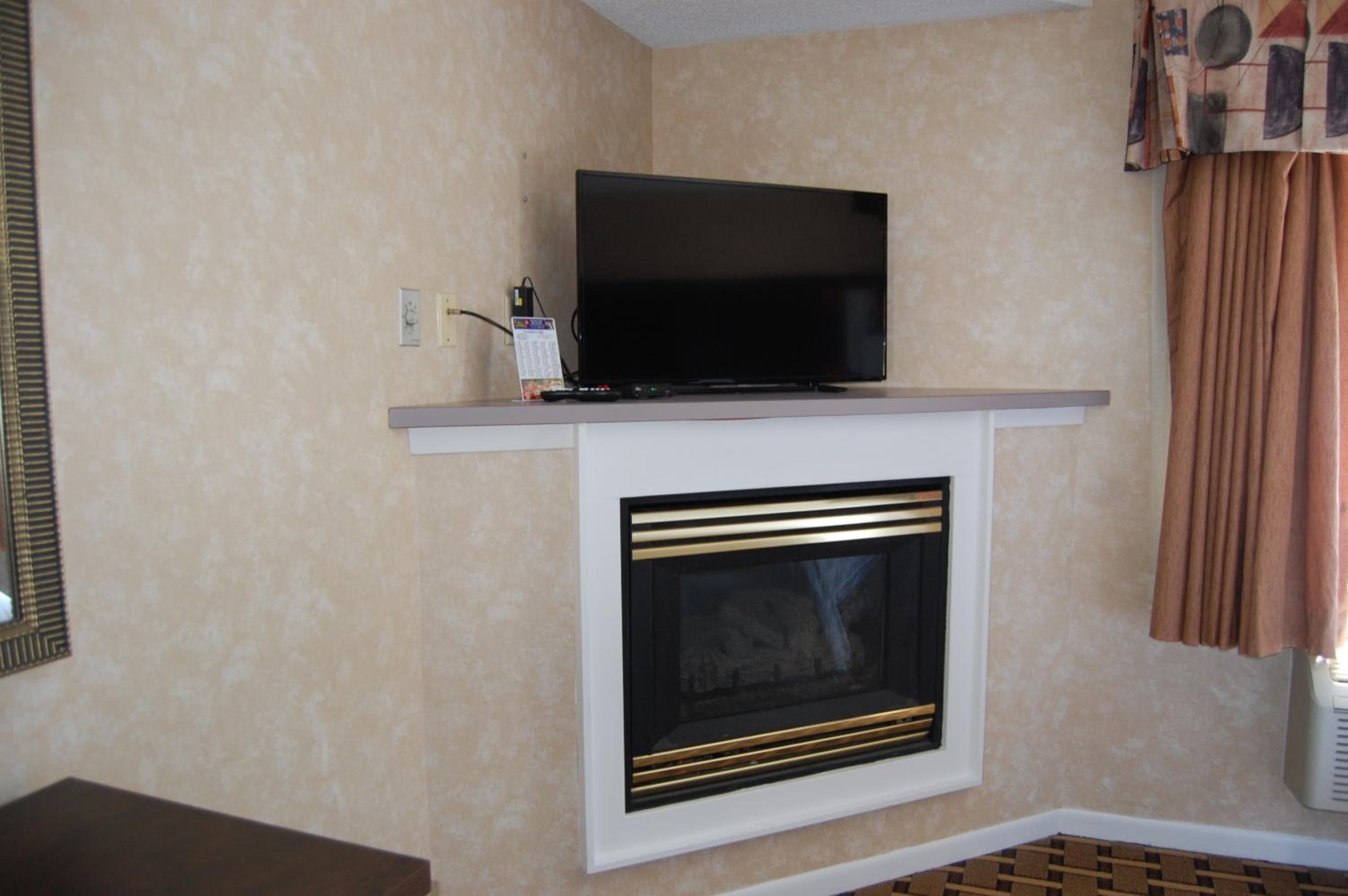 Suite with King Bed, Fireplace - Photo 7