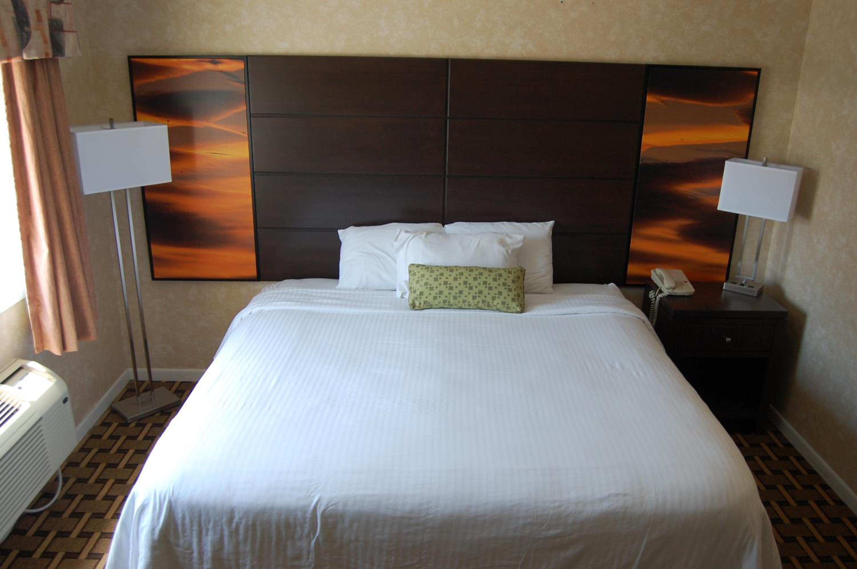 Suite with King Bed, Fireplace - Photo 6