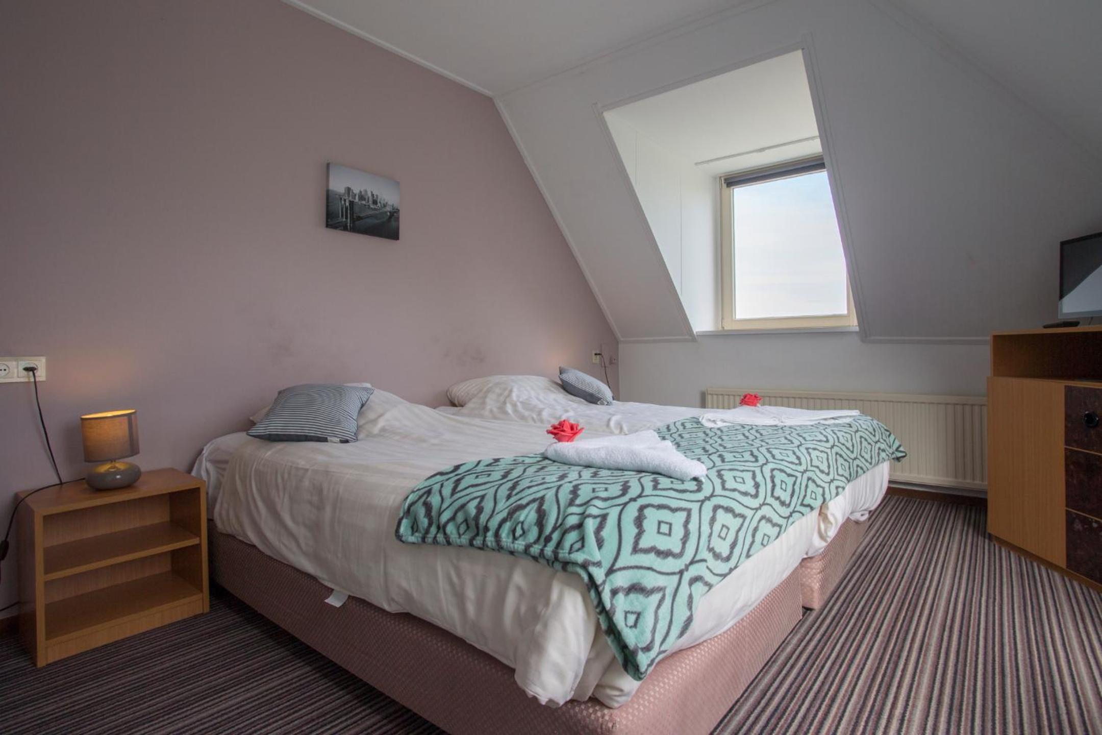 Small Twin Room photo 2