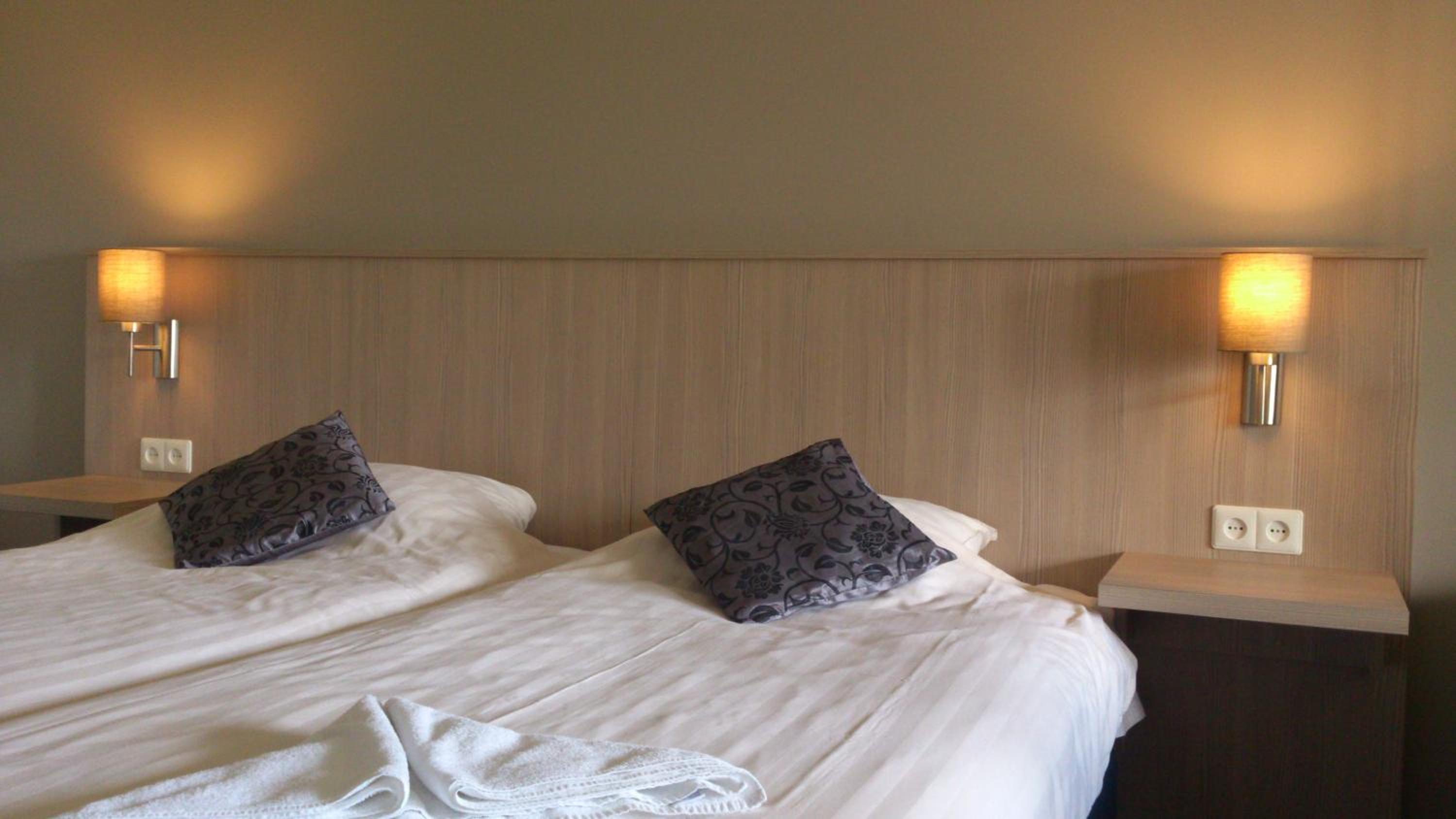 Standard Twin Room - Photo 9