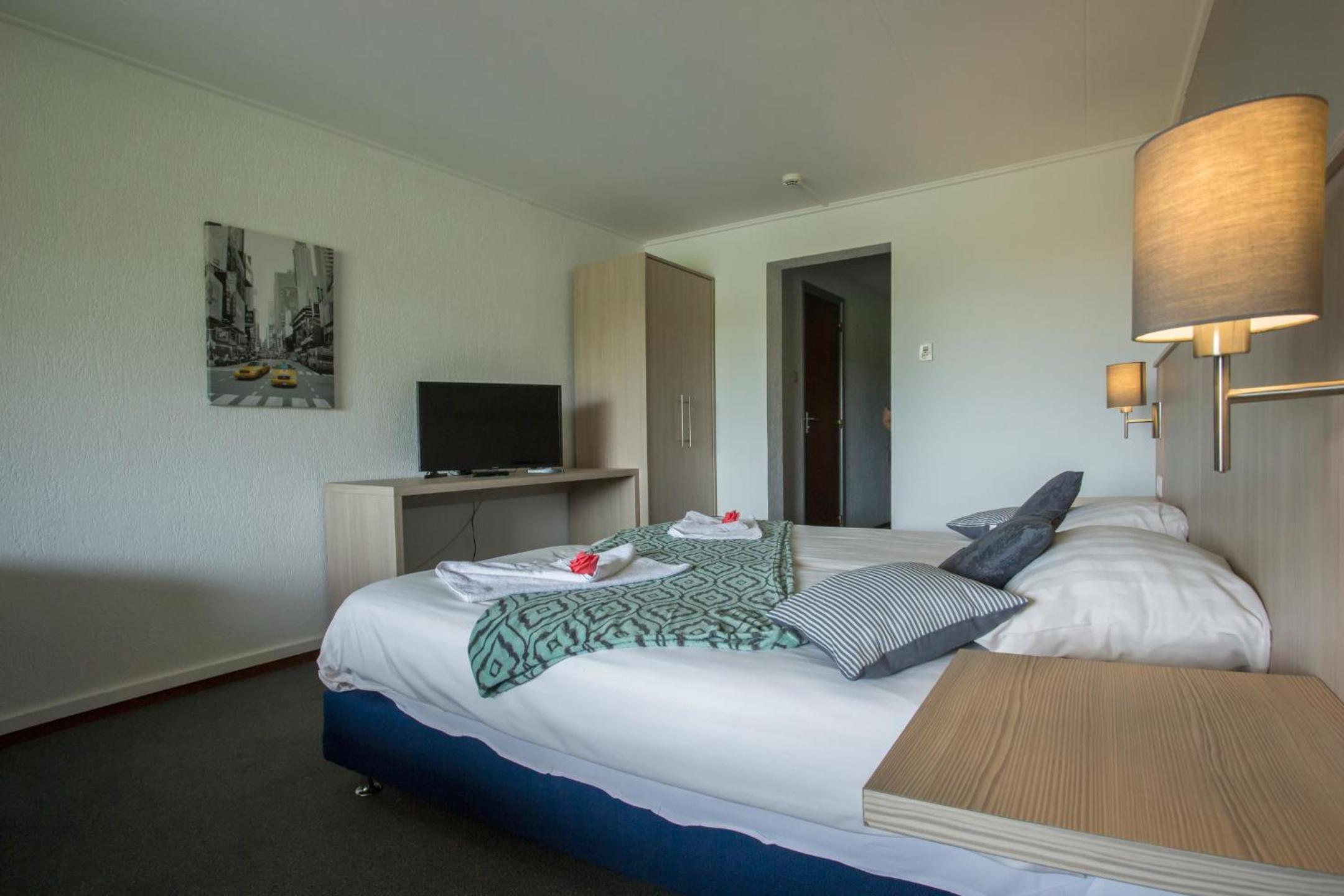Standard Twin Room - Photo 3
