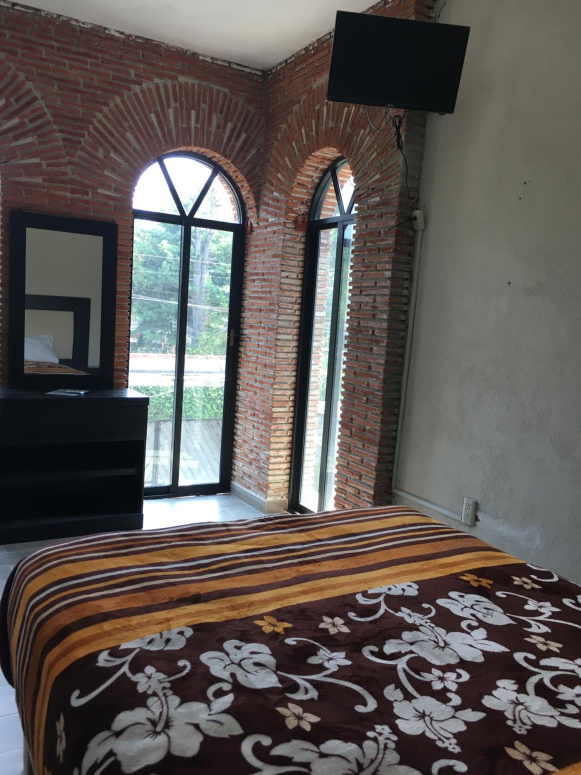 Deluxe Queen Room - Photo 1