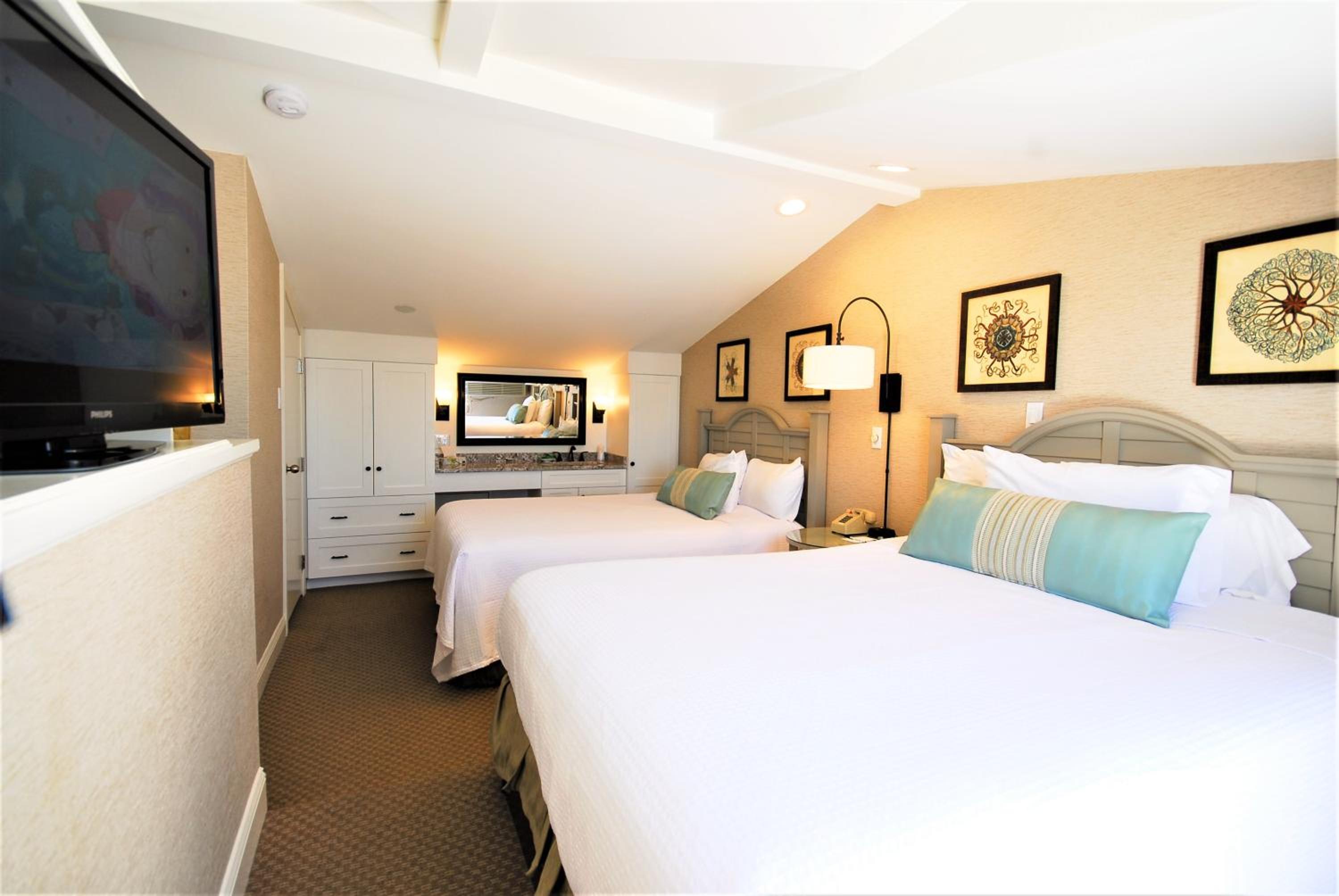 Bi-level Townhouse Suite Ocean & Pool Views photo 1