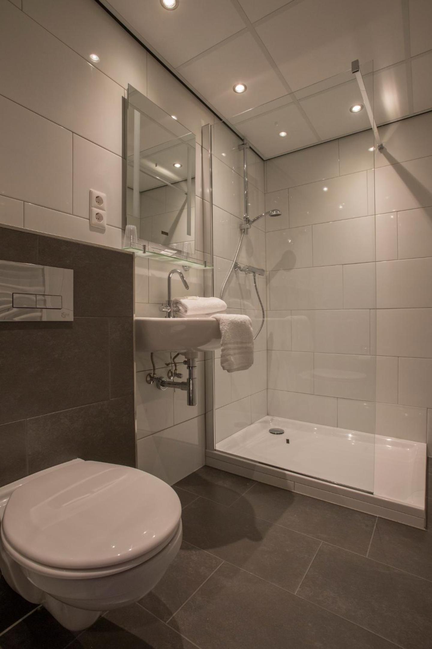 Standard Twin Room - Photo 2