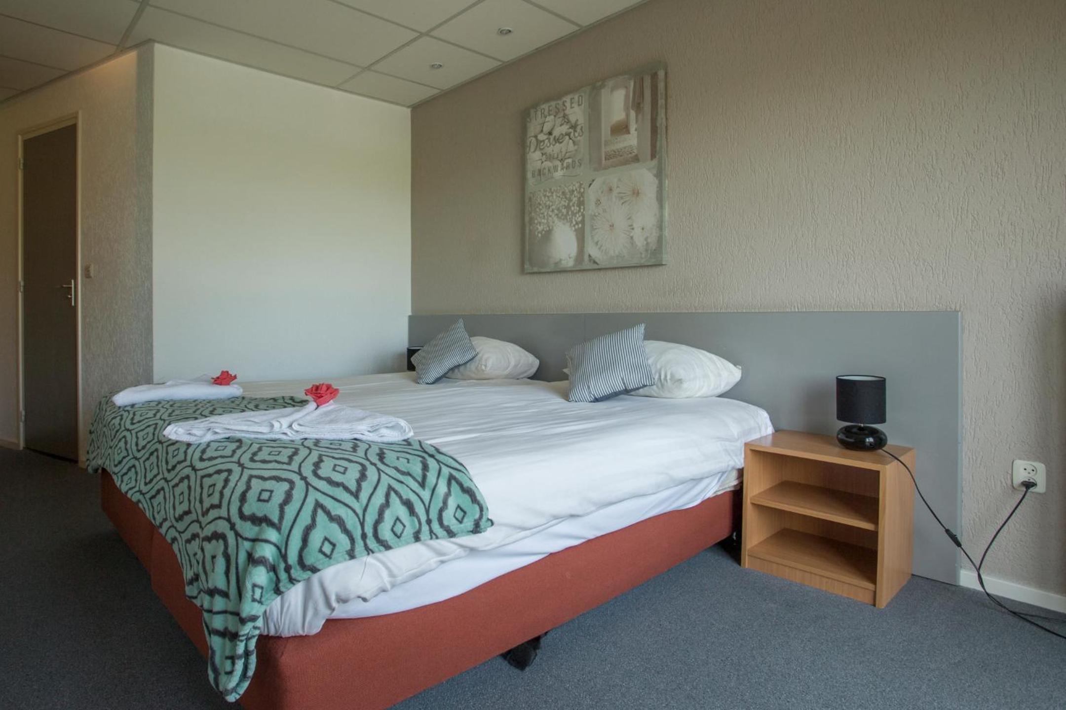 Standard Twin Room - Photo 6