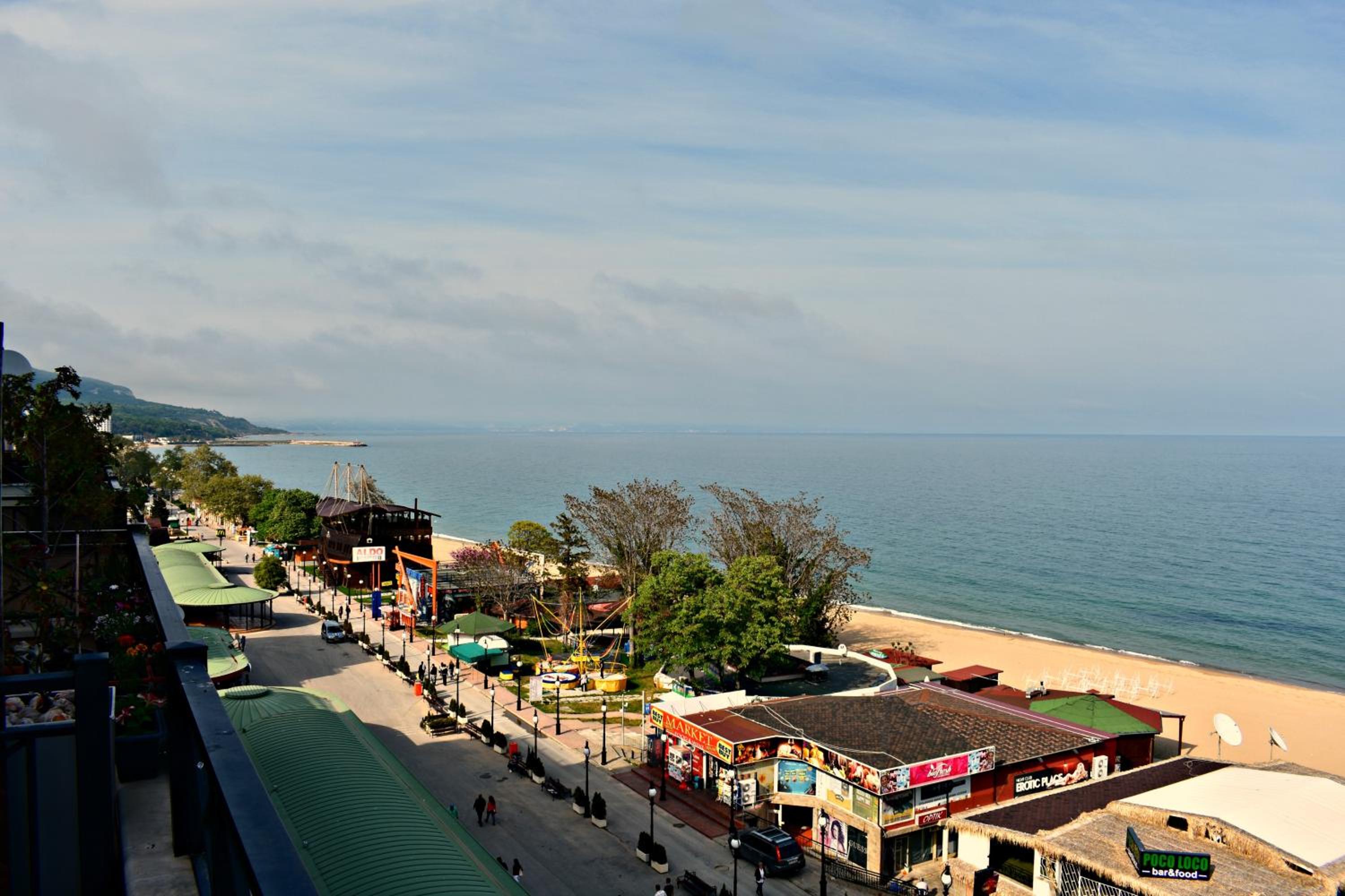 Sunny One-Bedroom Apartment with Sea View photo 2