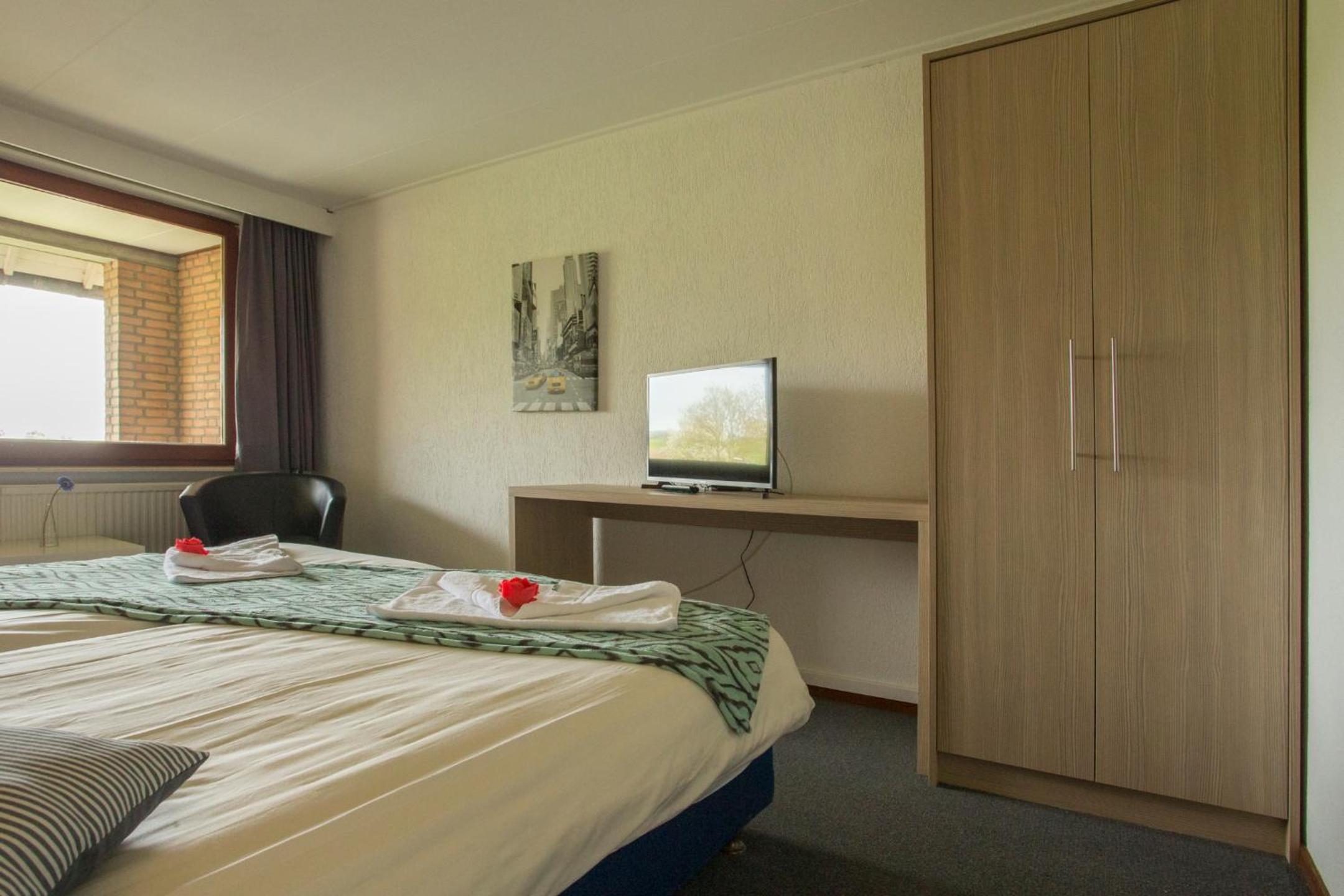 Standard Twin Room - Photo 1