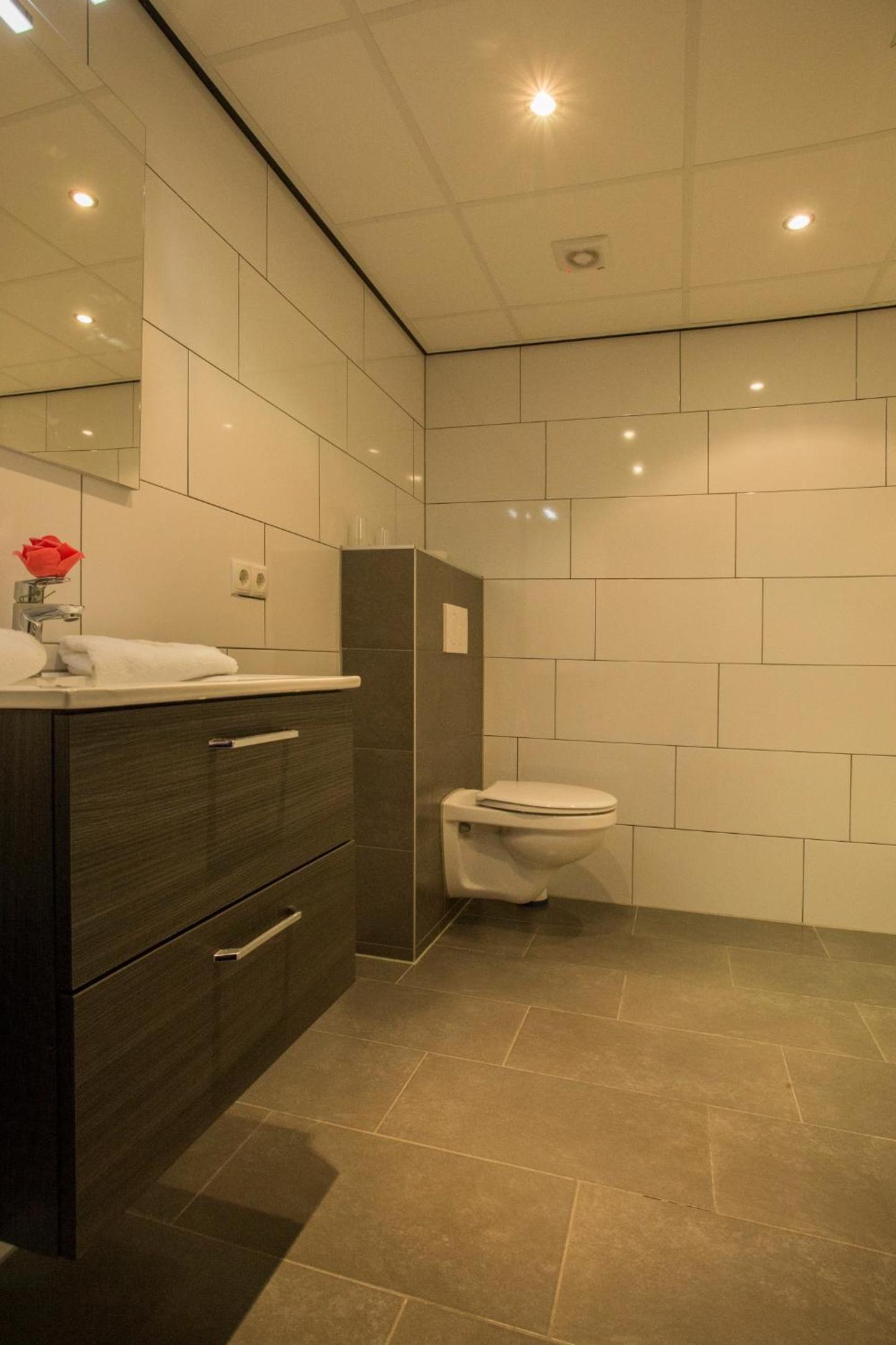 Standard Twin Room - Photo 5