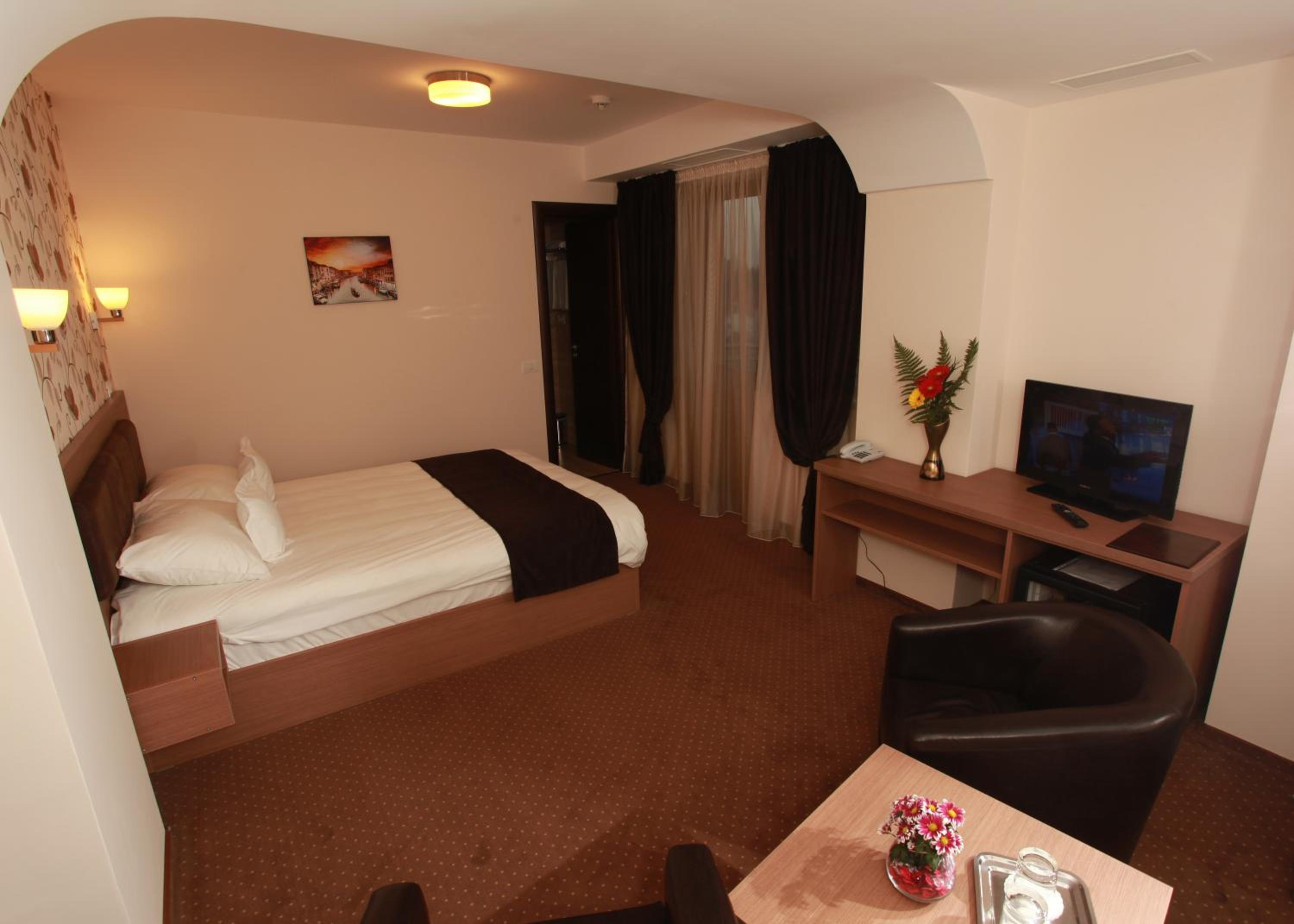 Standard Double Room - Photo 4