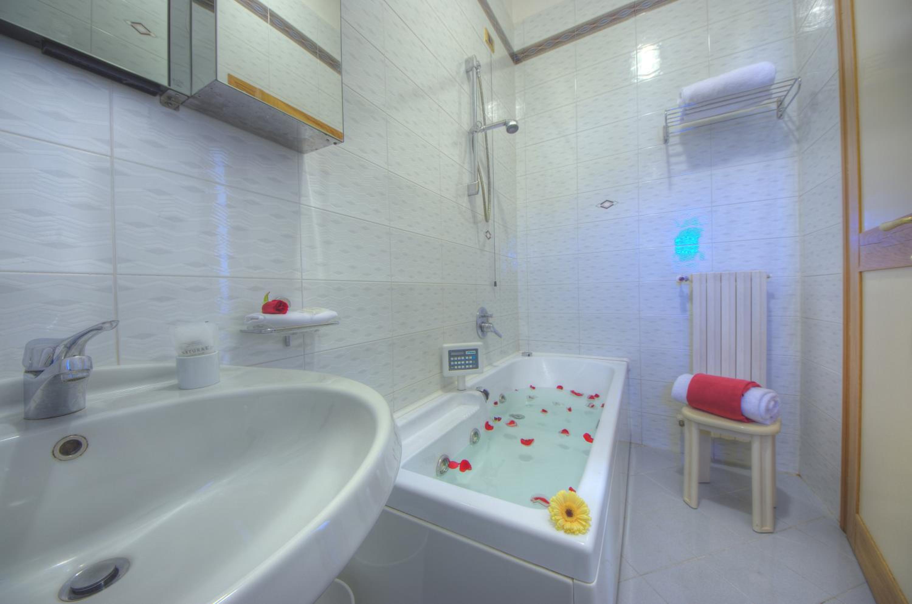 Two Connecting Double Rooms - Photo 2