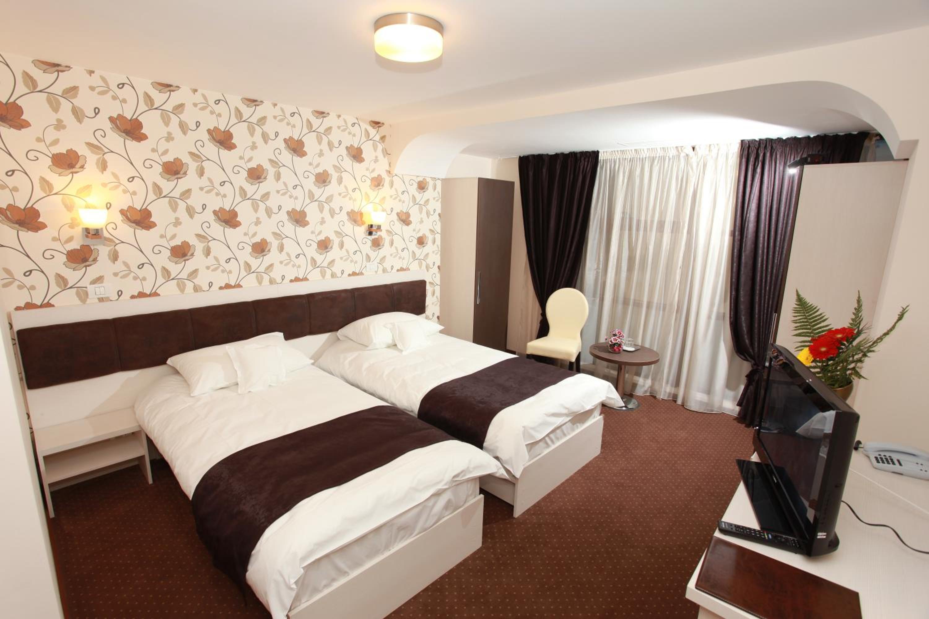 Standard  Twin Room - Photo 1