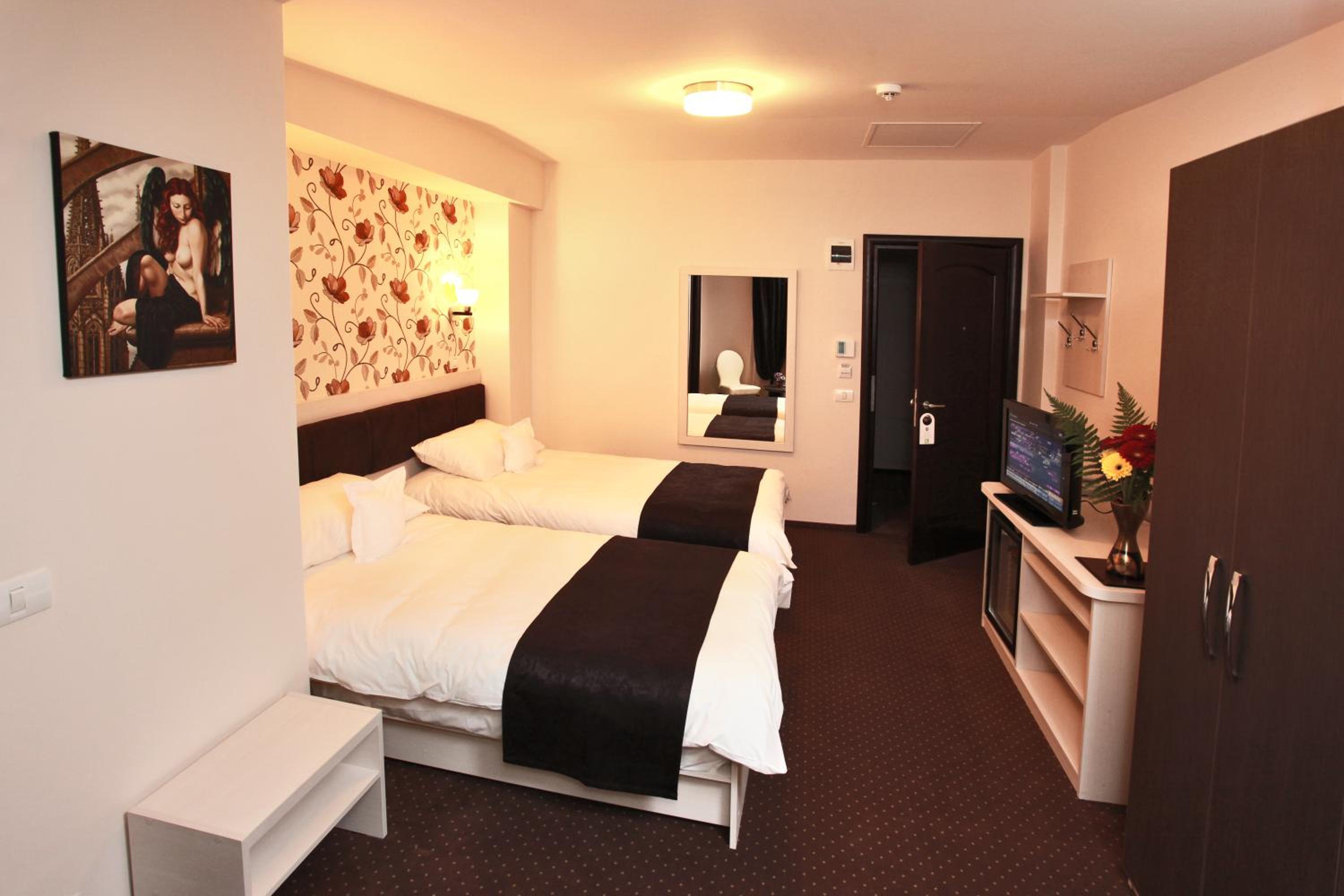Standard  Twin Room - Photo 6