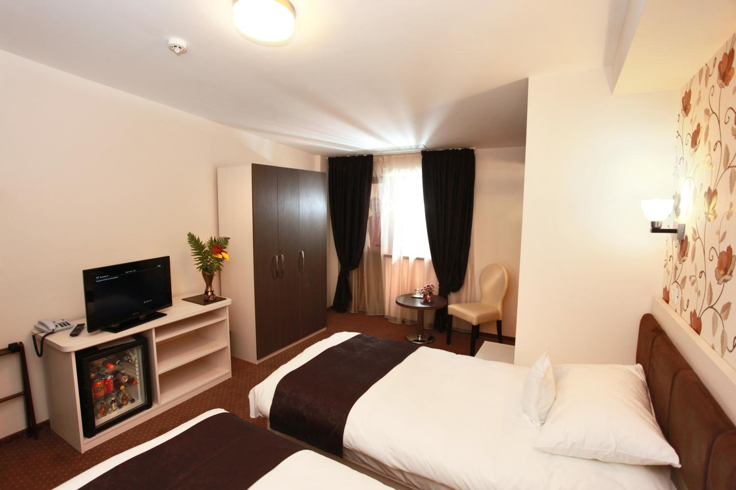 Standard  Twin Room - Photo 2