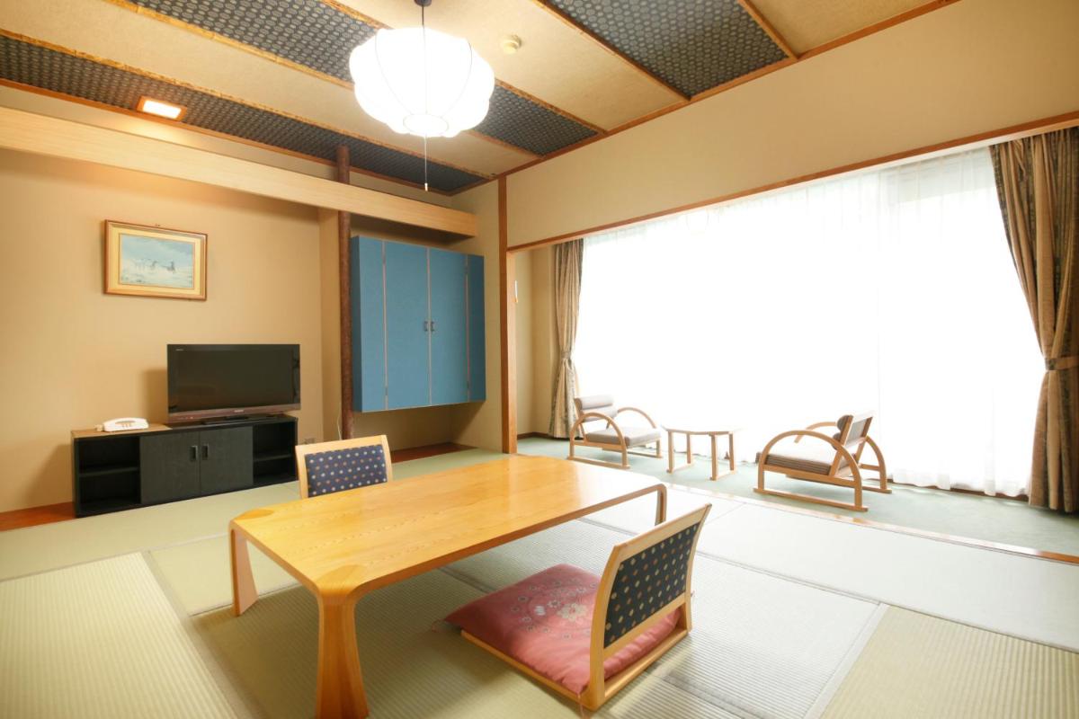 Non-smoking Standard Japanese Style Room with Private Bathroom photo 3