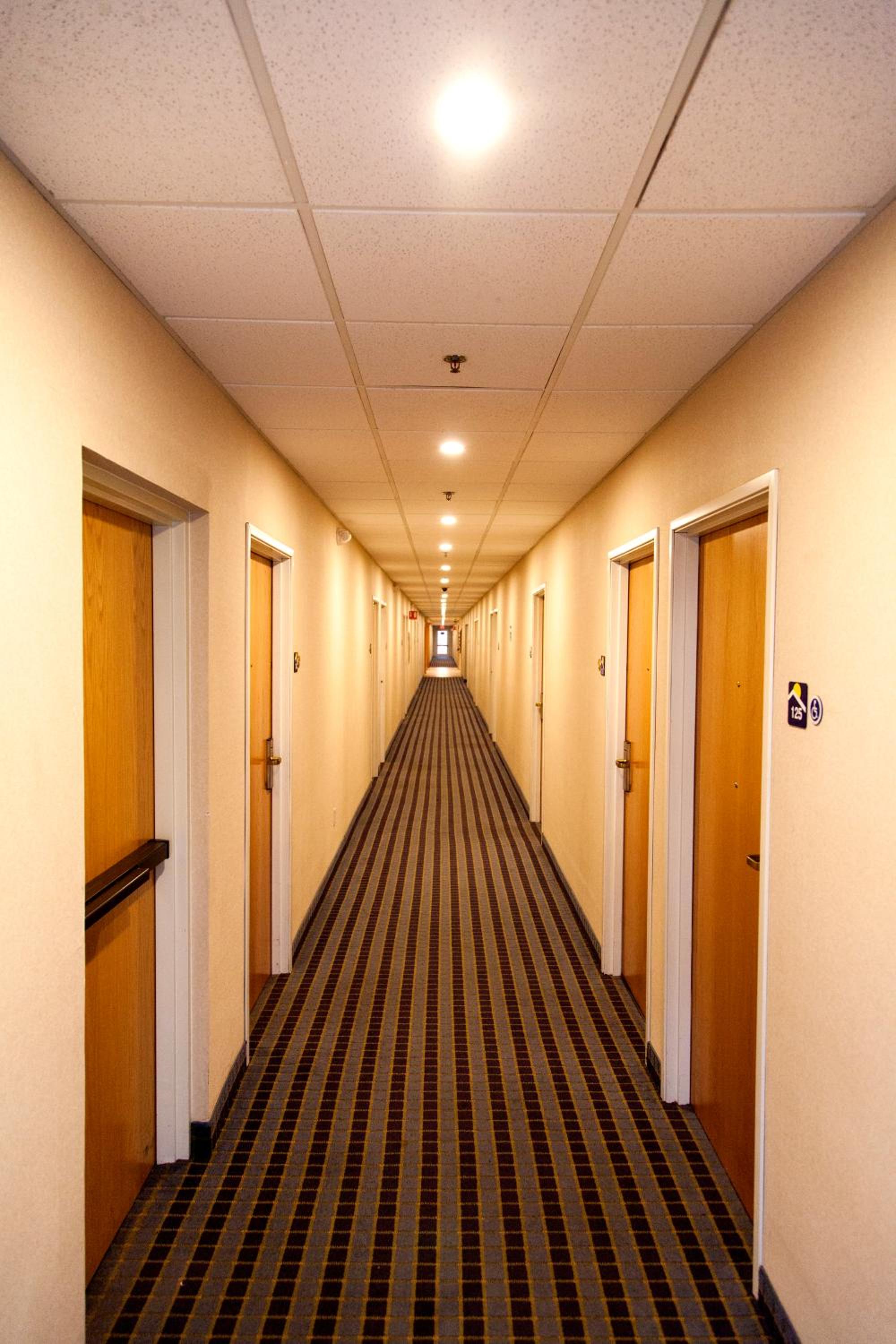 Queen Room - Non-Smoking - Photo 3