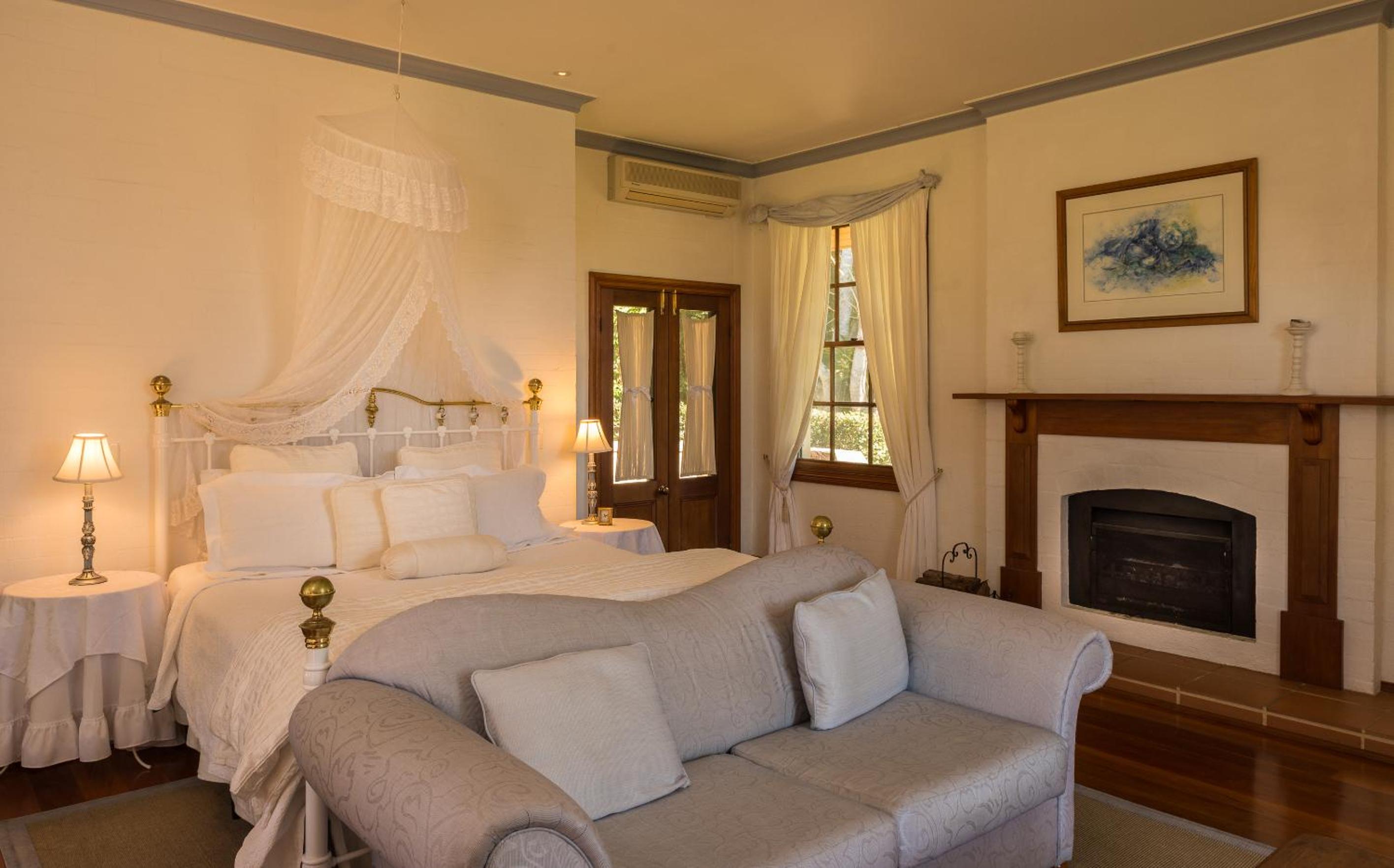 Executive King Room with Spa Bath - Photo 2