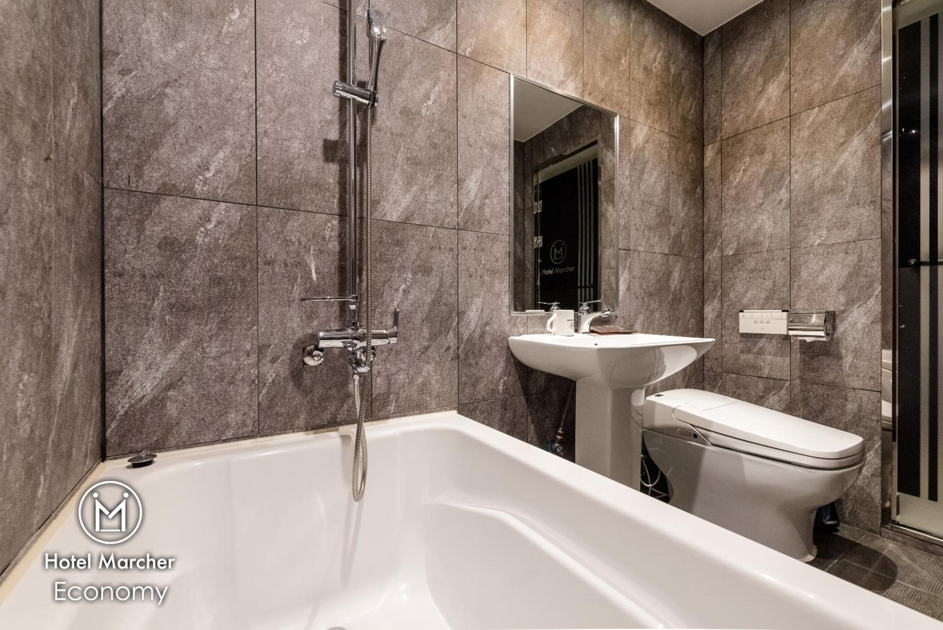 No Parking - Standard Double Room with Bath photo 3