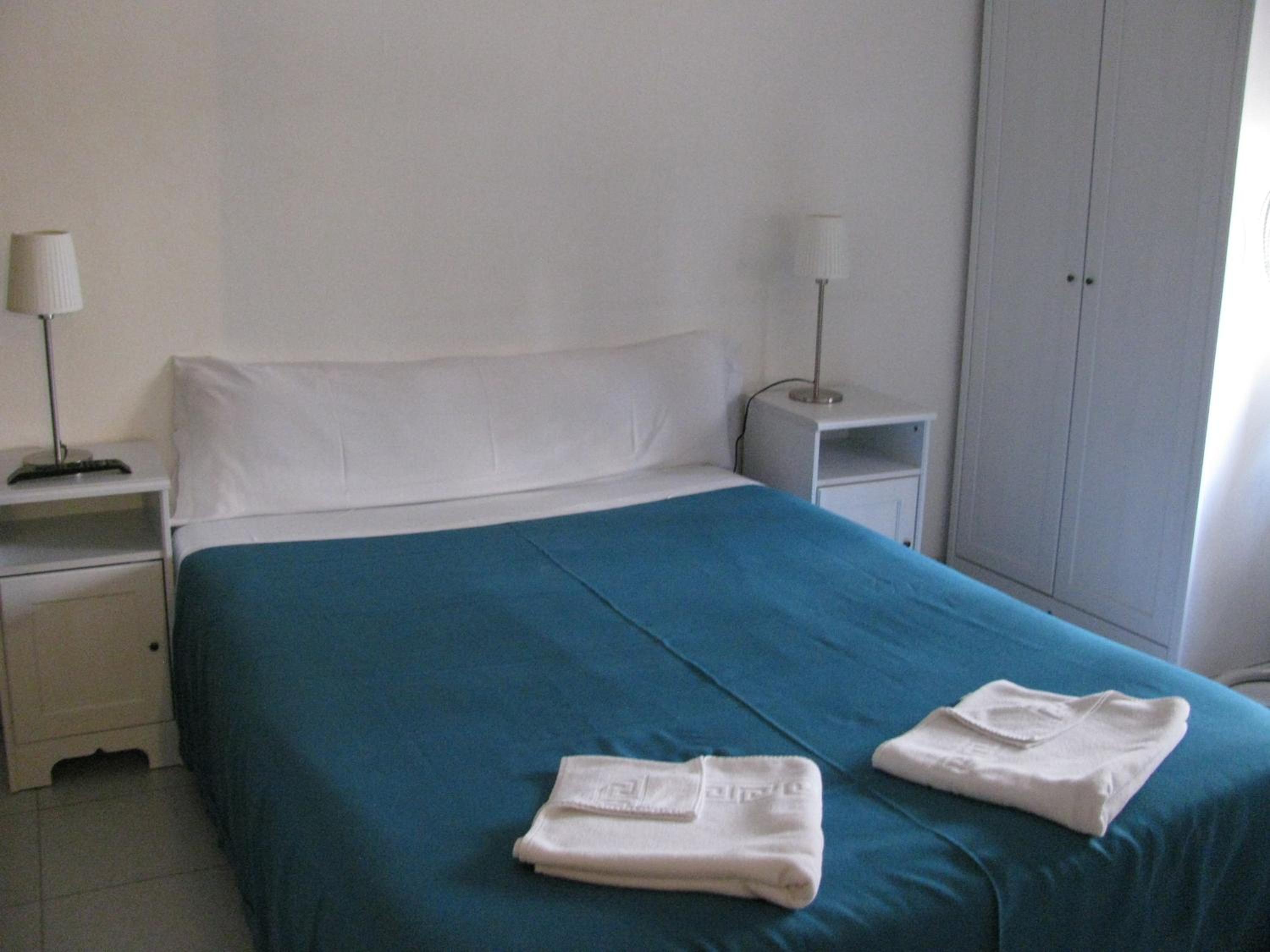 Single Room with Shared Bathroom photo 3