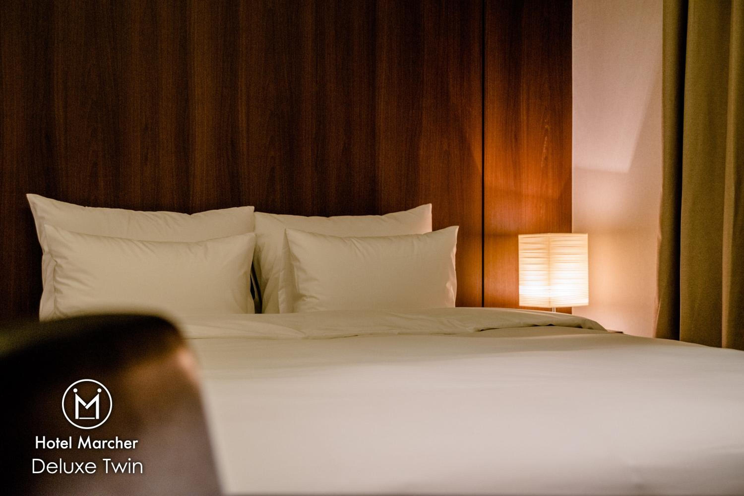 Deluxe Twin Room with Bath photo 3