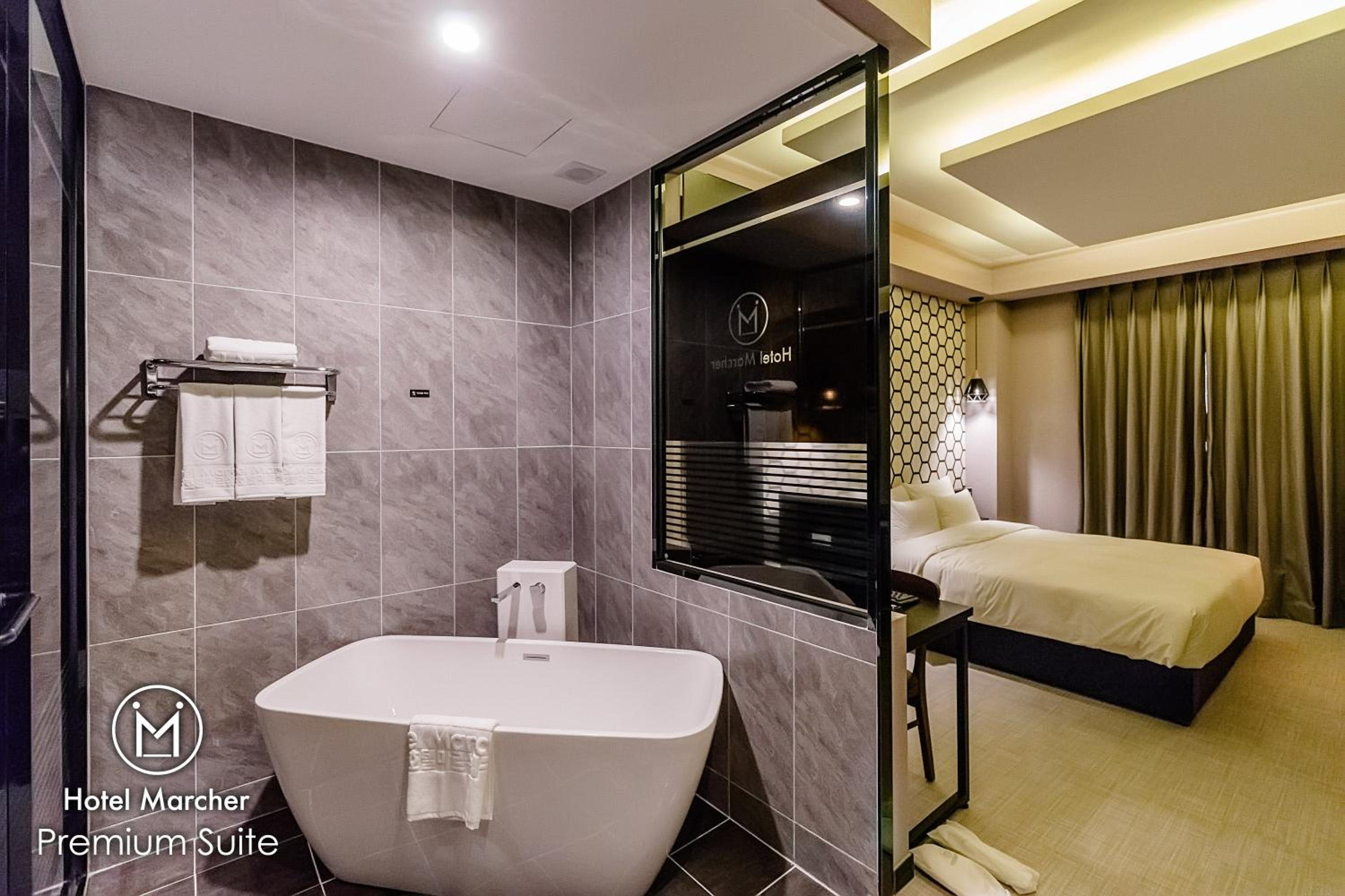 Premium Suite with Bath photo 3