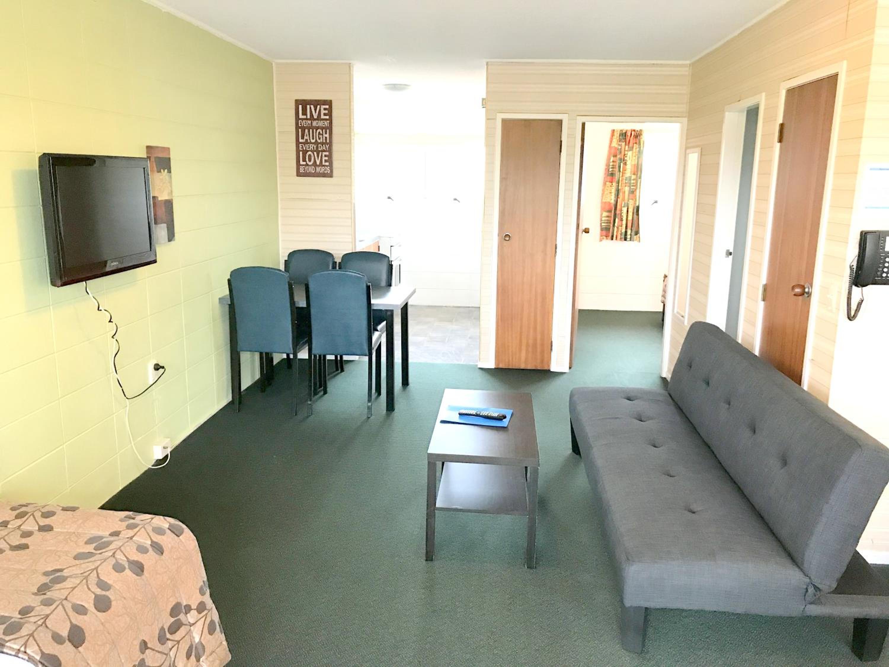 Classic Family Room - Photo 9