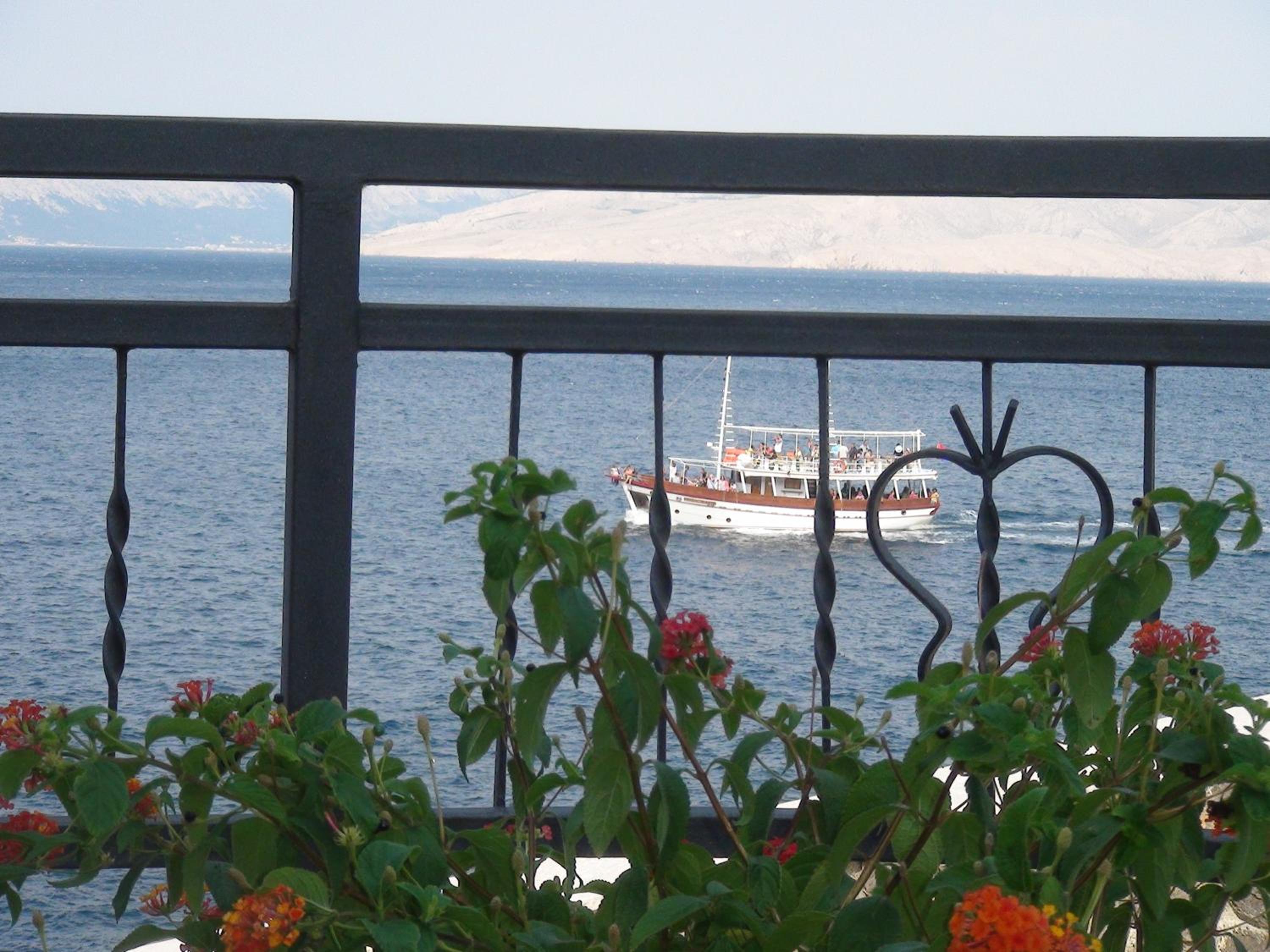 Double Room with Balcony and Sea View - Photo 20