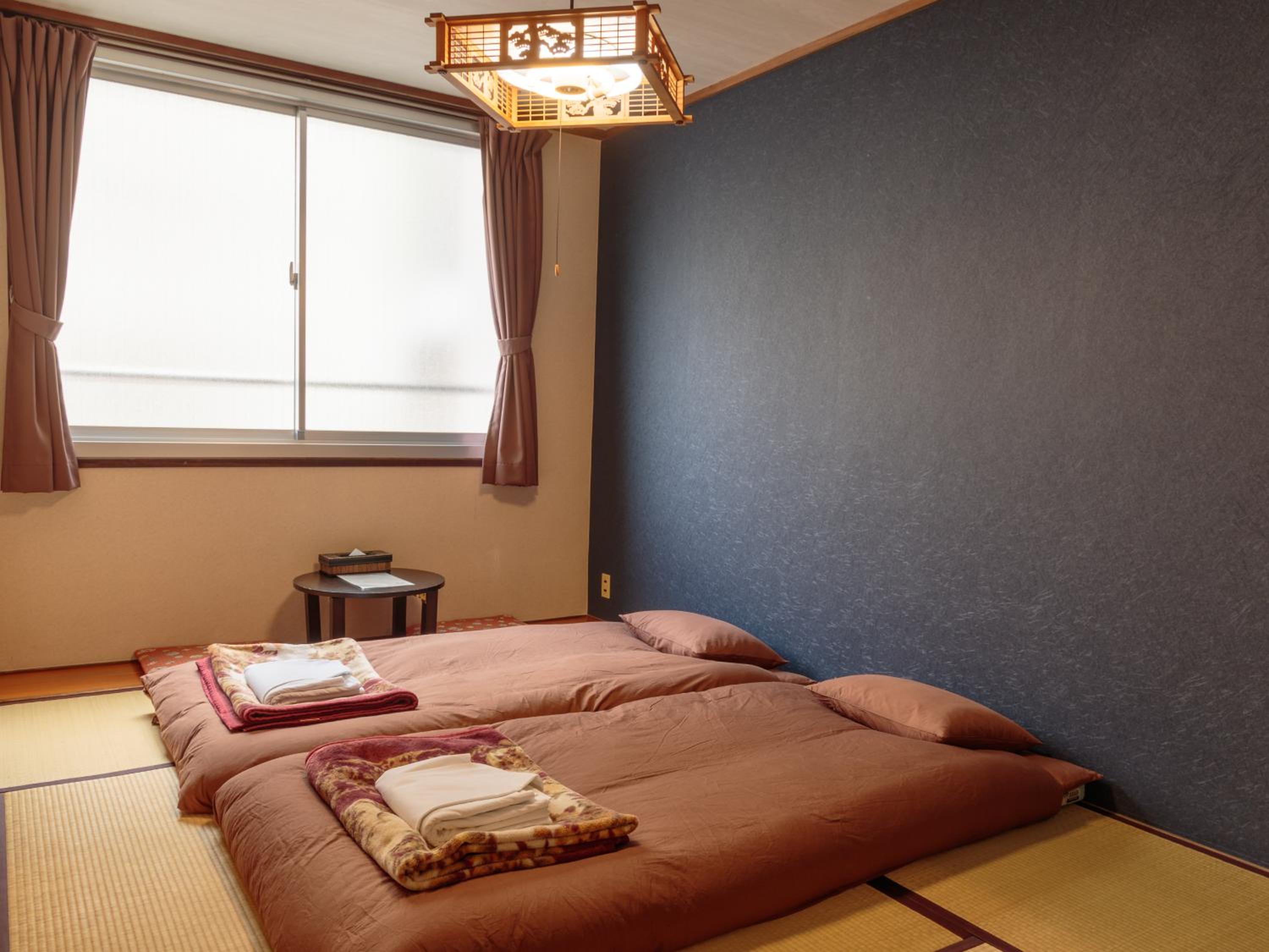 Japanese-Style Twin Room with Shared Bathroom photo 3