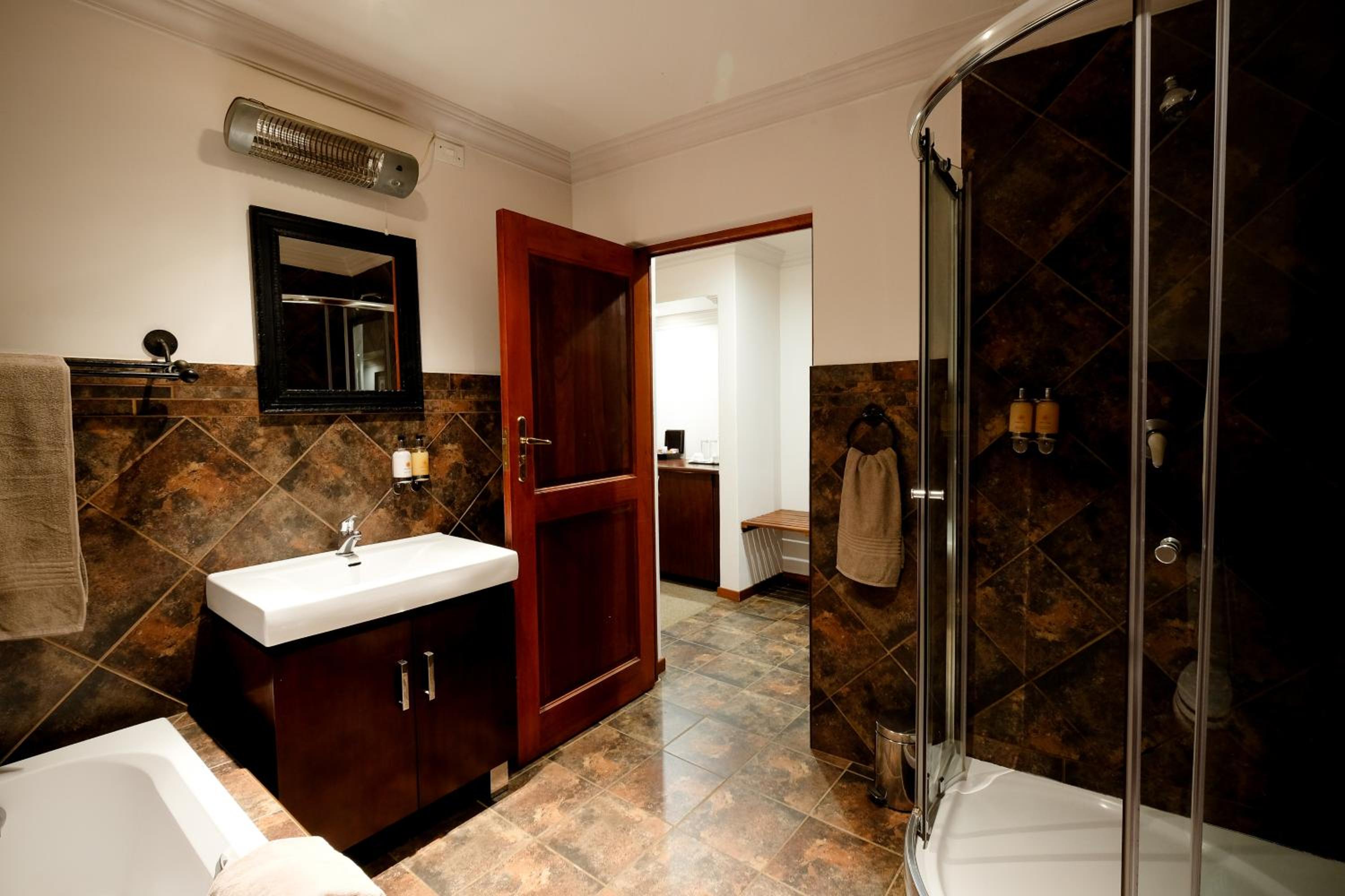 Superior King Room photo 2
