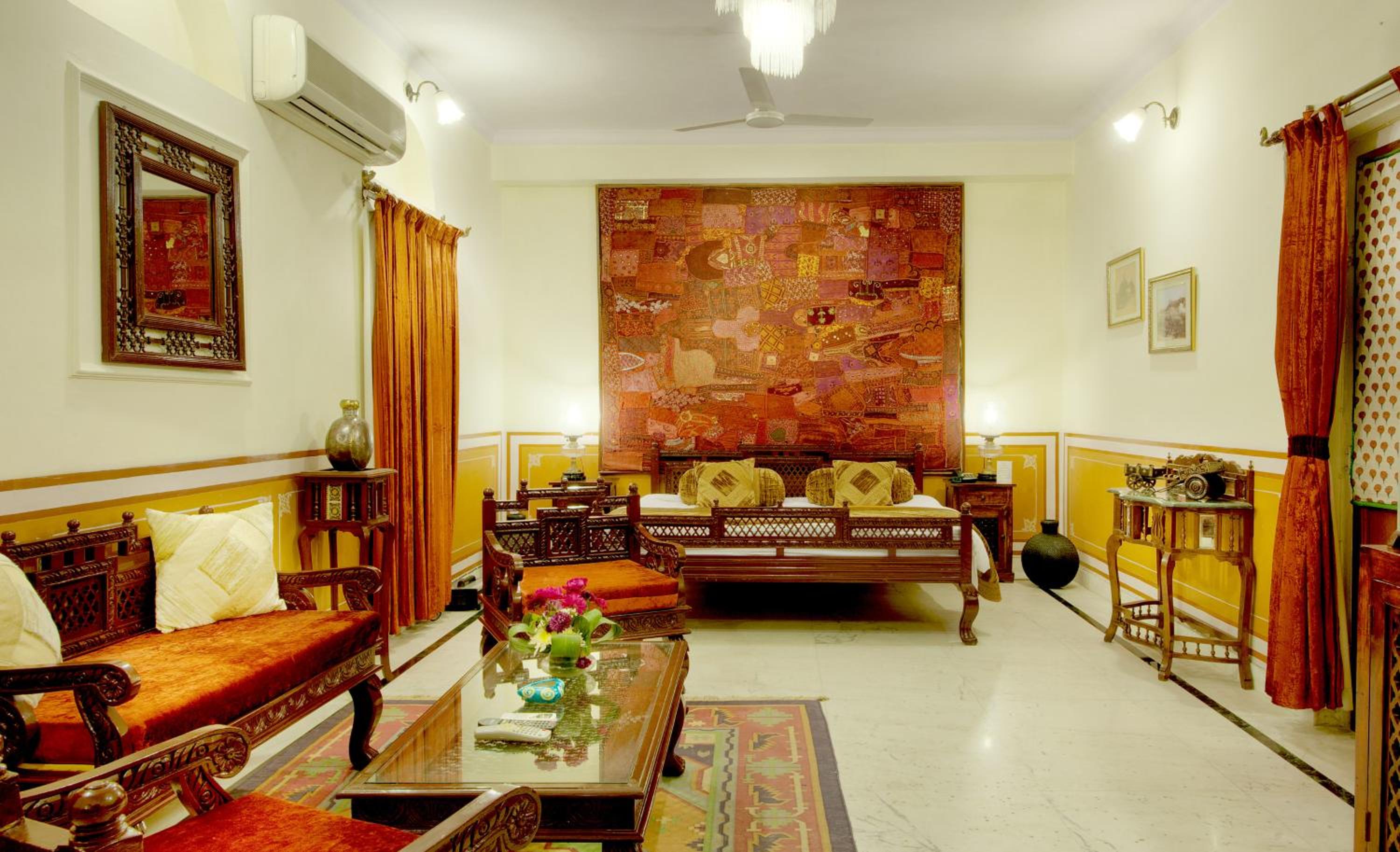 Suite - Photo 11