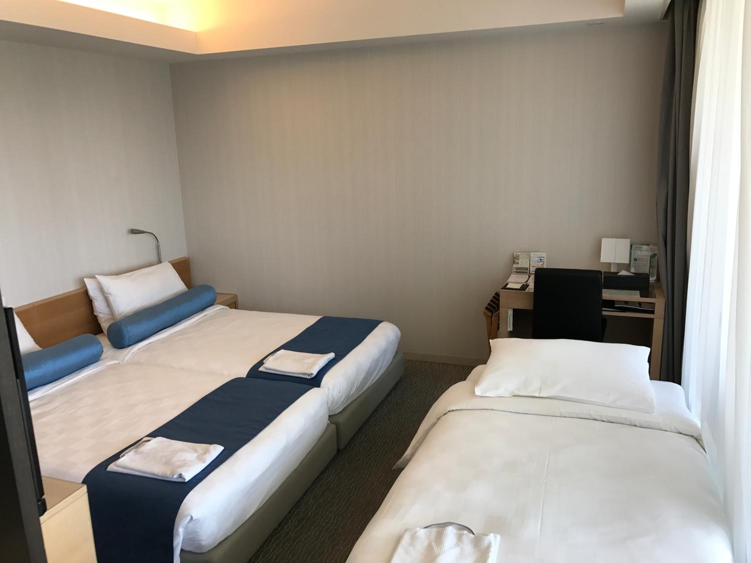 Twin Room with Sofa Bed and Balcony - Non-Smoking - Photo 15