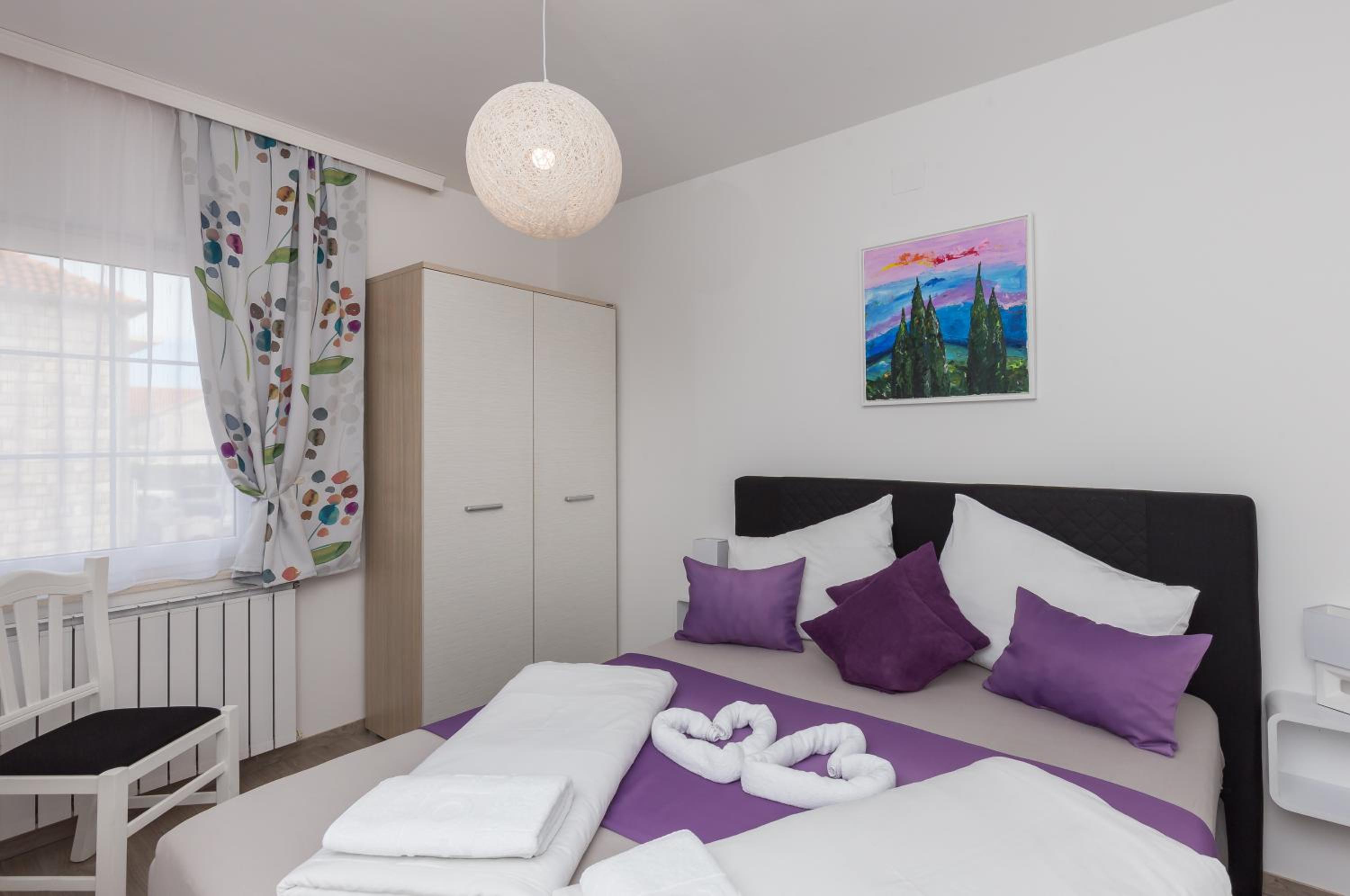 Three-Bedroom Apartment with Balcony and Sea View photo 3