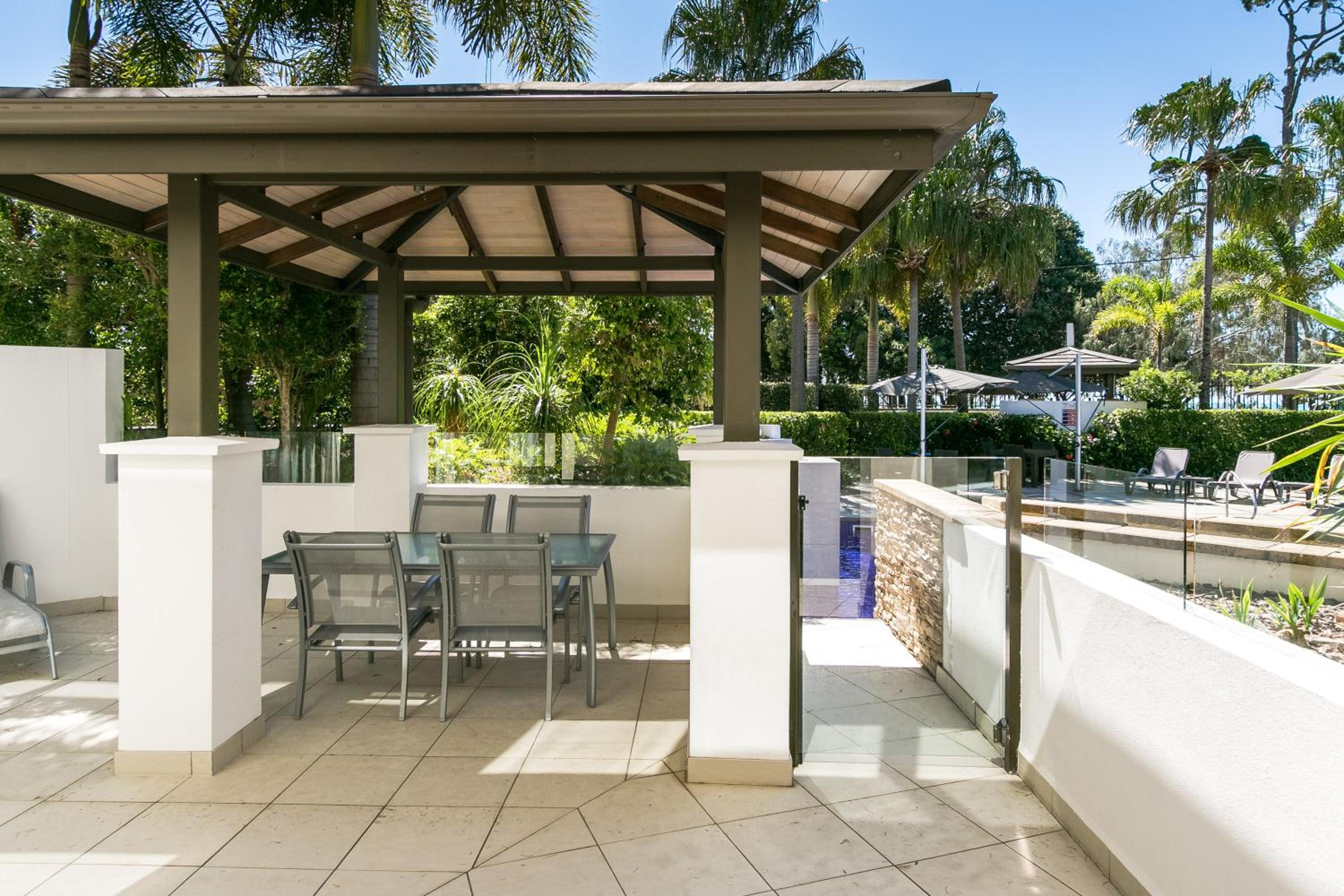Two-Bedroom Apartment with Direct Pool Access photo 3