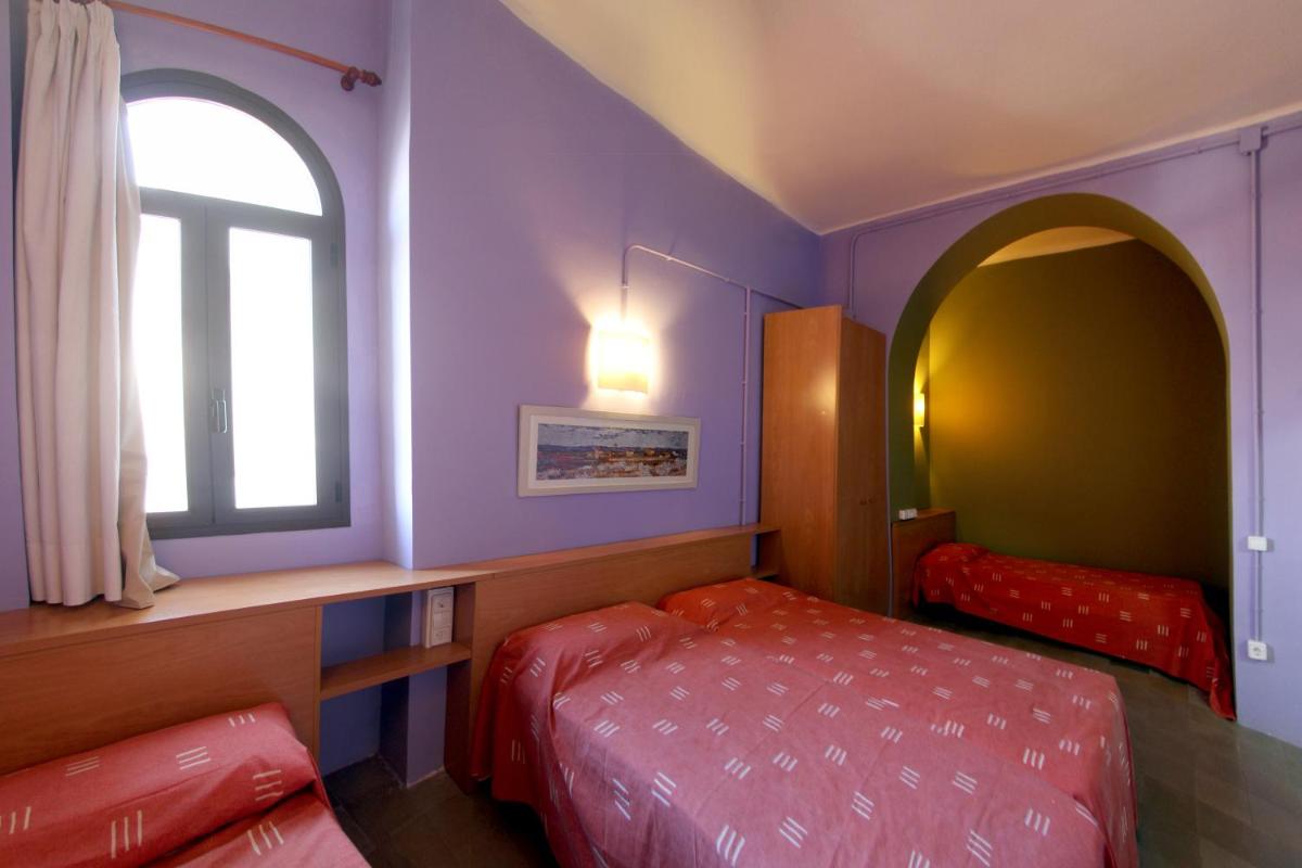 Quadruple Room with Shared Bathroom photo 2