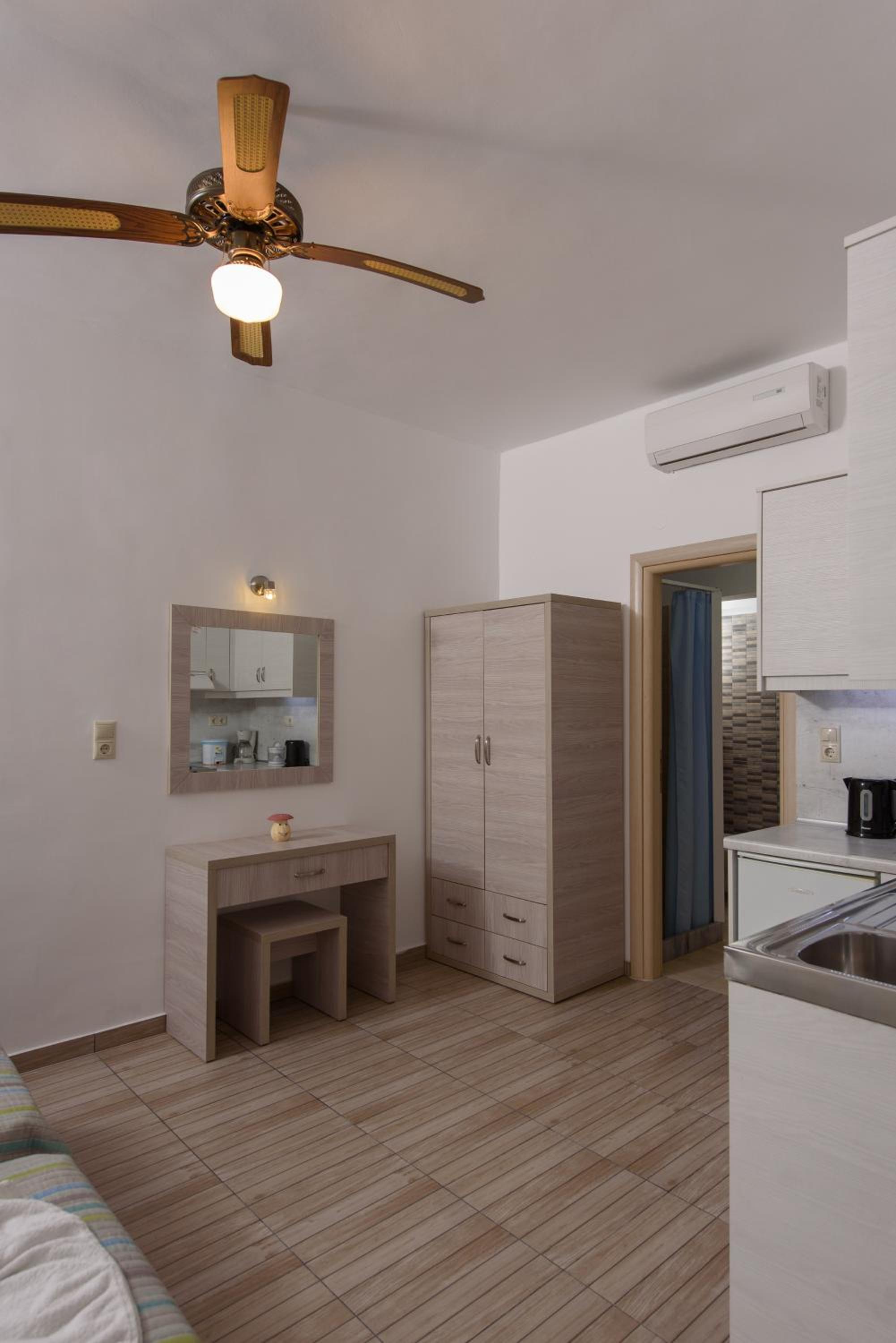 Studio (4 Adults)