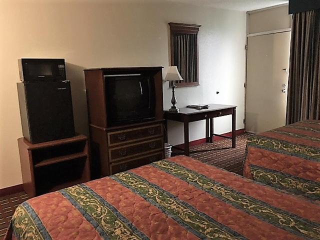 Double Room with Two Double Beds - Photo 7