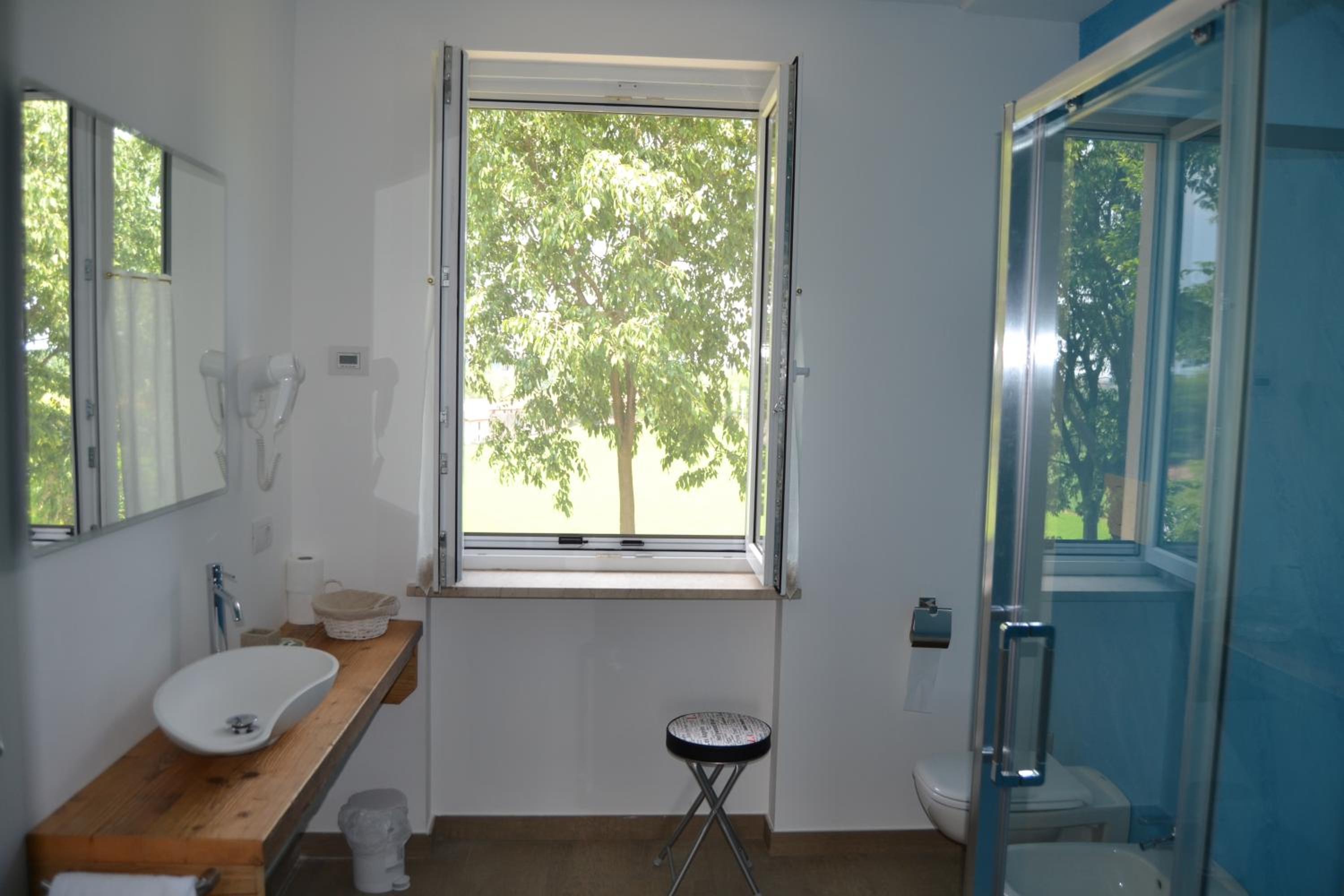 Budget Double Room (Light blue) - Photo 5