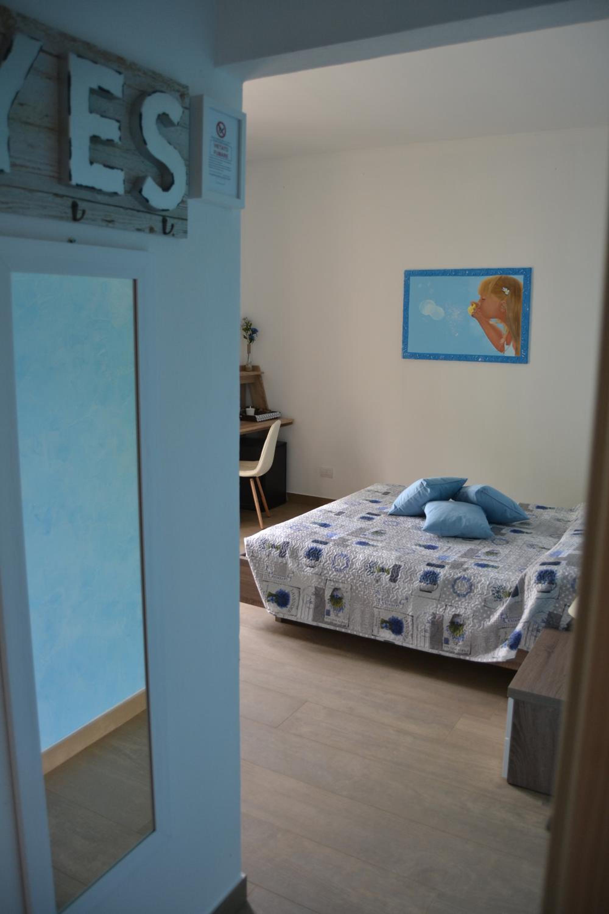 Budget Double Room (Light blue) - Photo 1