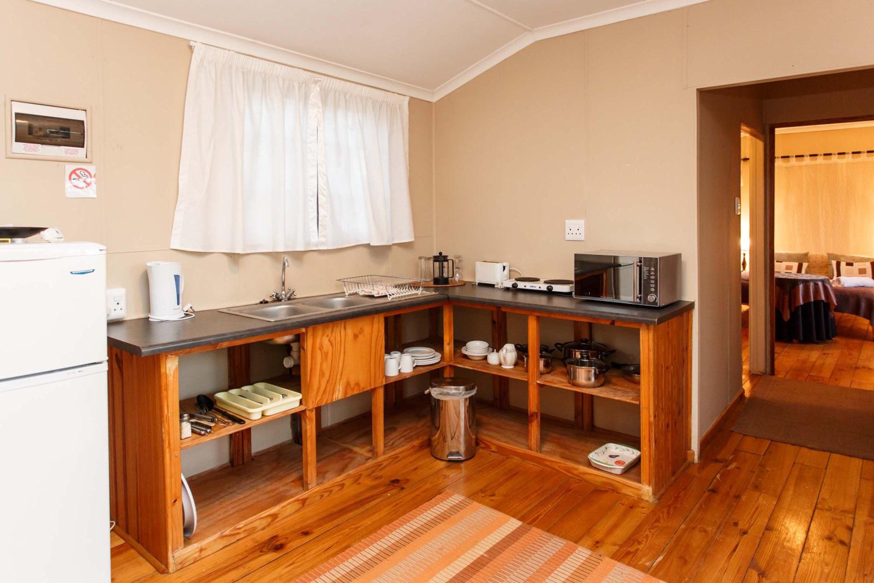 One-Bedroom Bungalow - Rustic Log Home photo 3