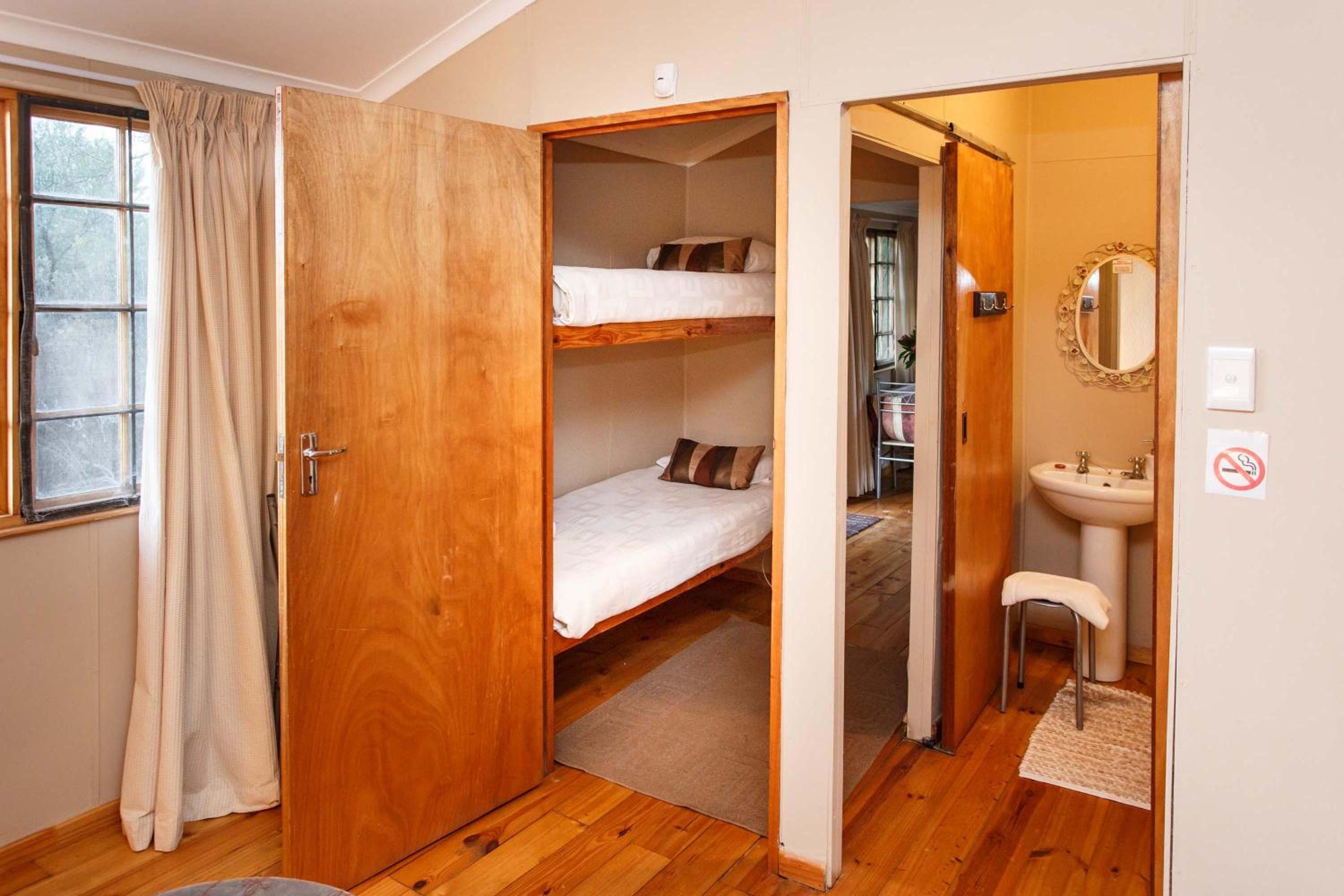One-Bedroom Bungalow - Rustic Log Home photo 1