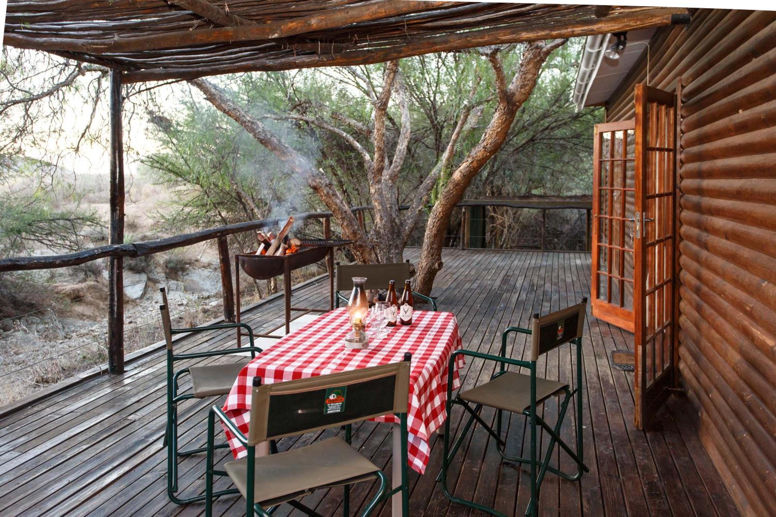 Family Bungalow - African Log Home  photo 3
