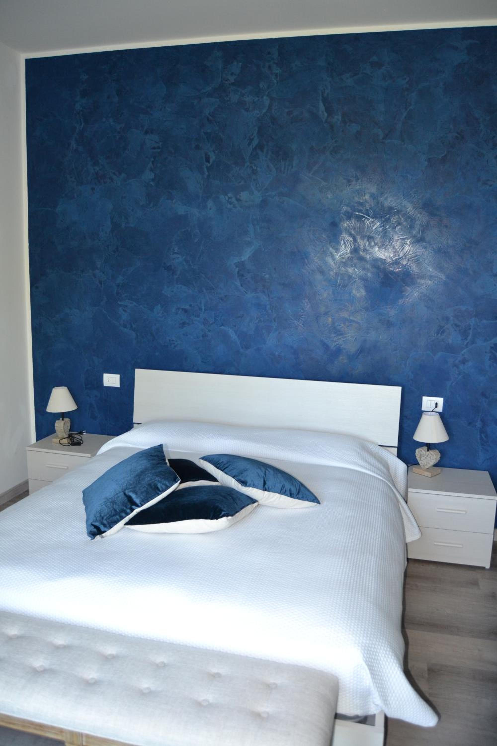 Deluxe Double Room with Balcony (Indigo) - Photo 7