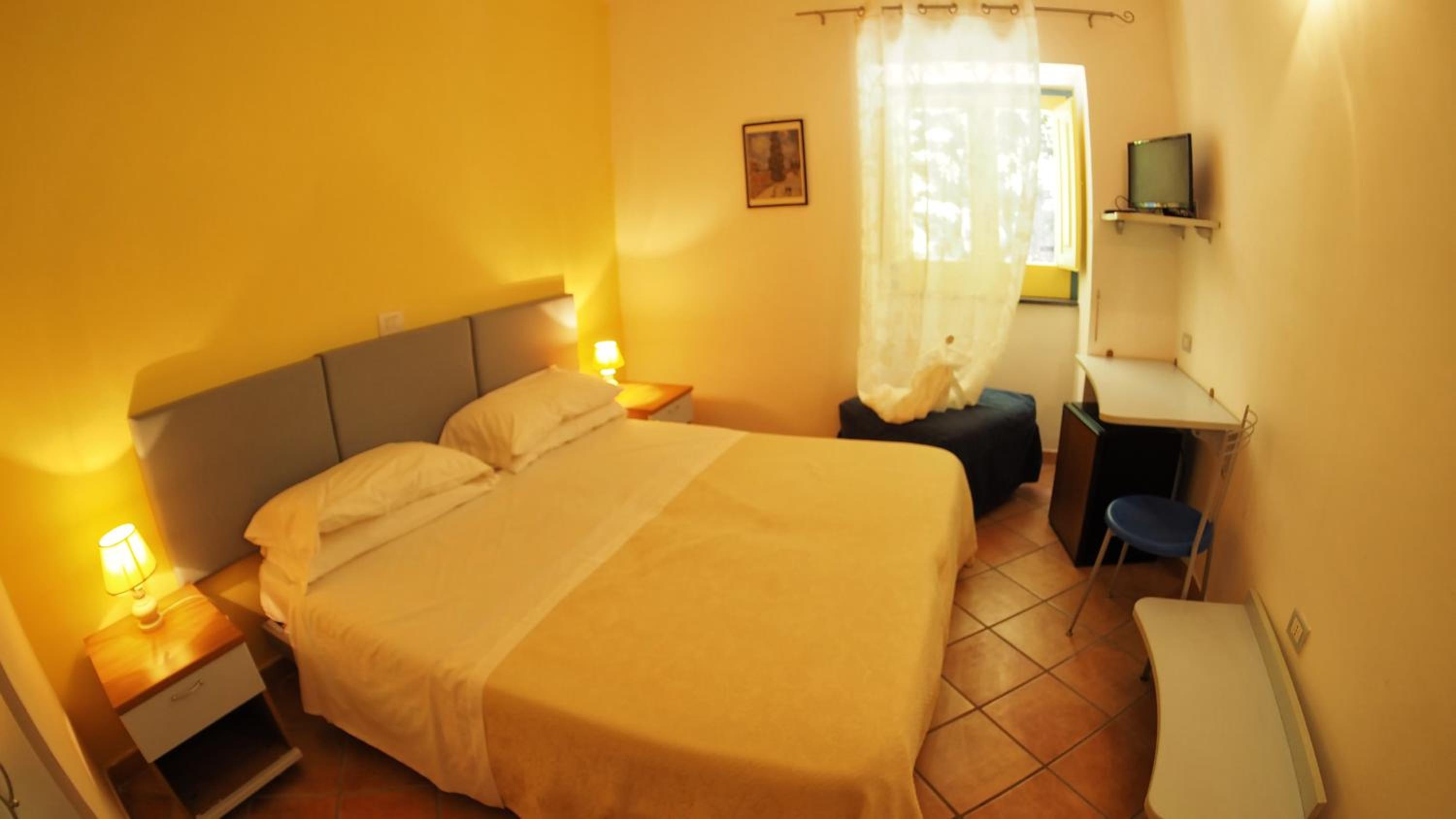 Double Room - Photo 3