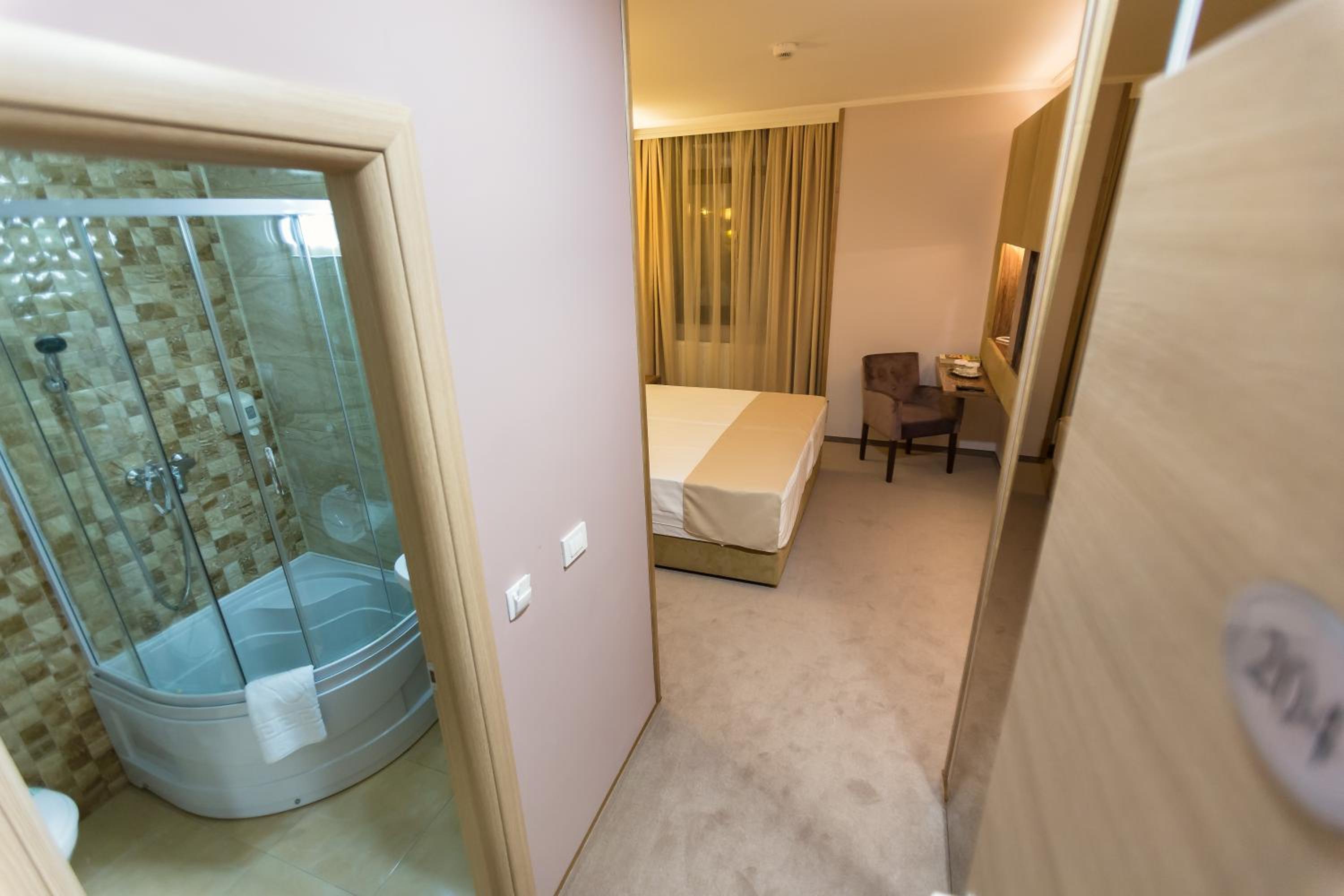 Premium Double or Twin Room - Photo 2