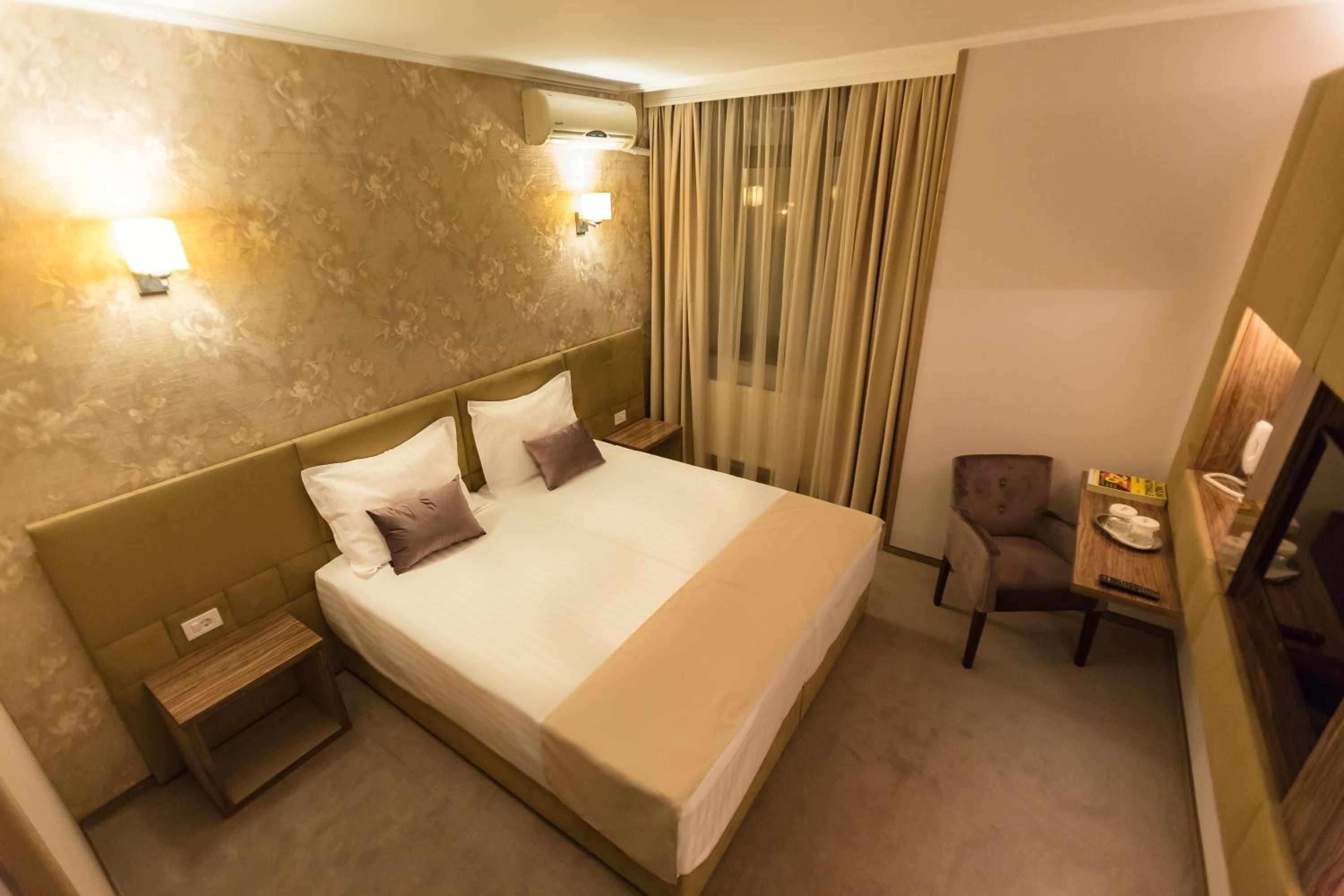 Premium Double or Twin Room - Photo 7