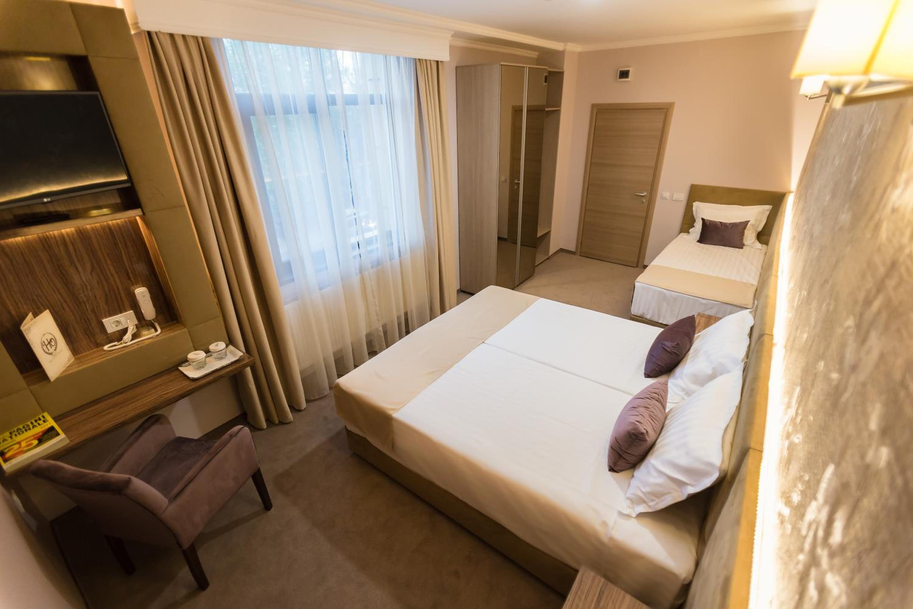 Premium Triple Room - Photo 1