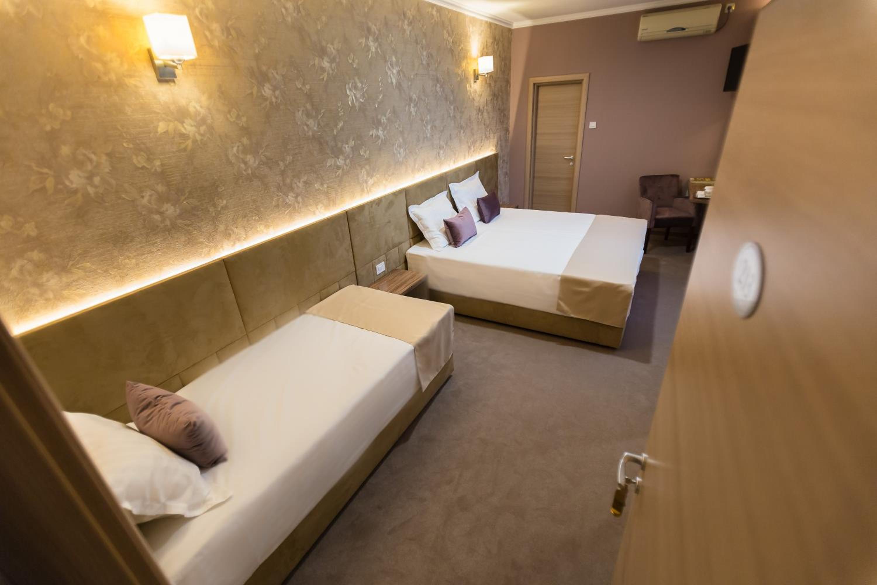Premium Triple Room - Photo 2
